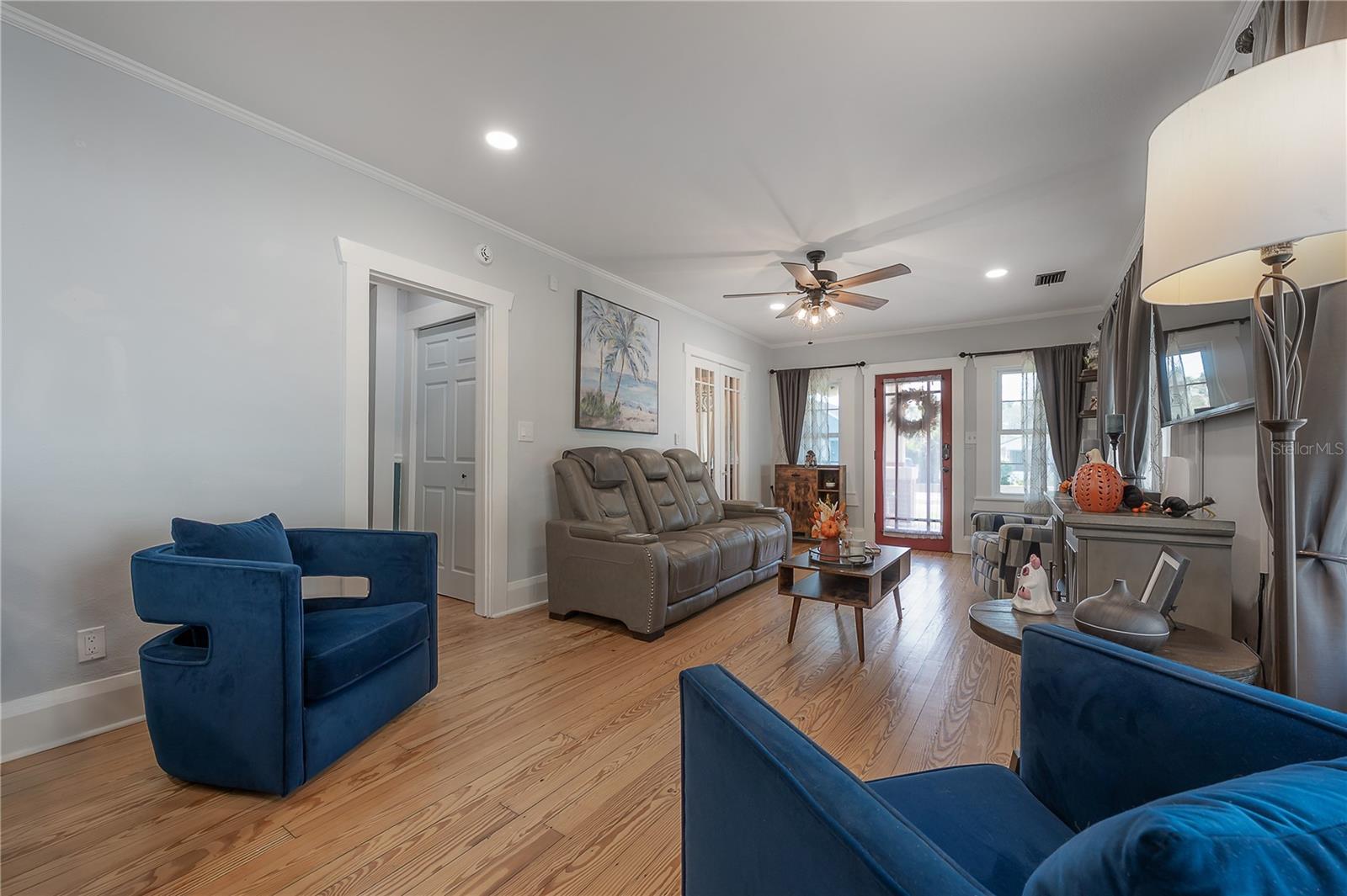 203 W FRIERSON AVE — photo 18