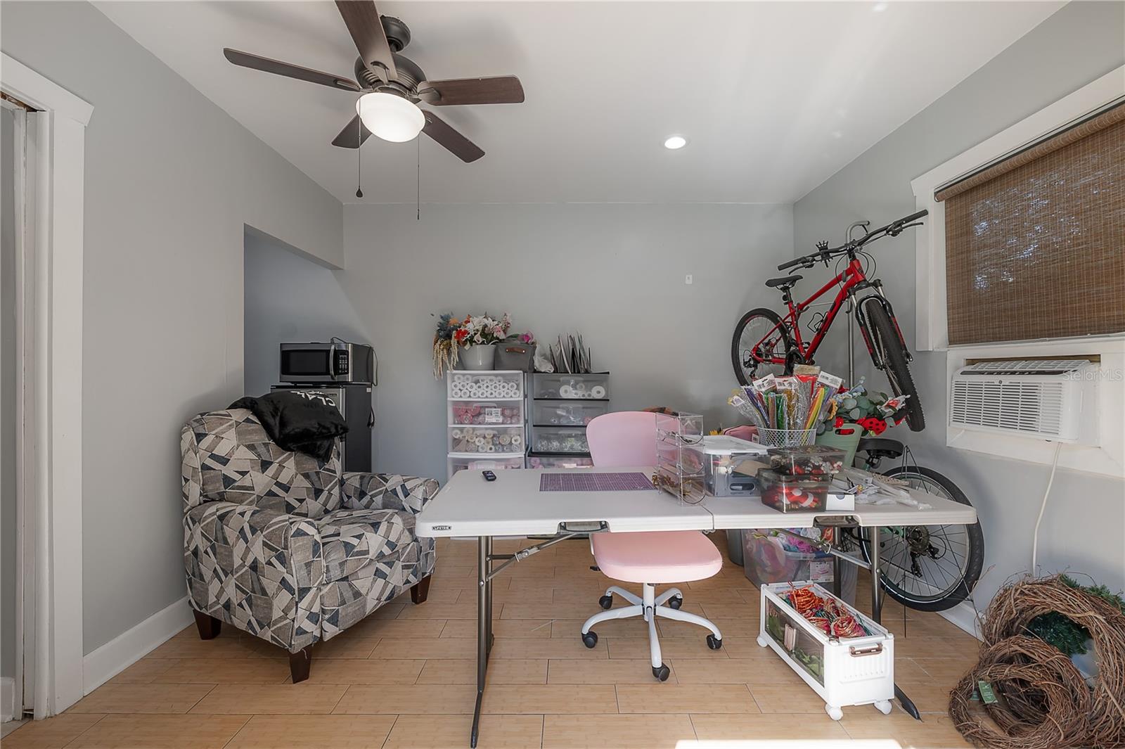 203 W FRIERSON AVE — photo 52