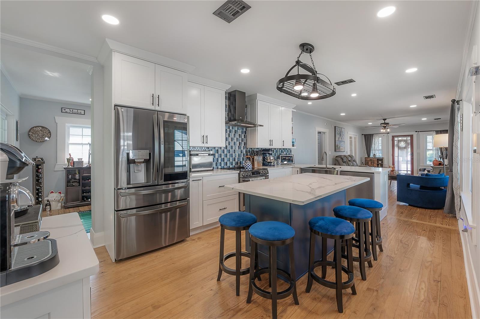 203 W FRIERSON AVE — photo 16
