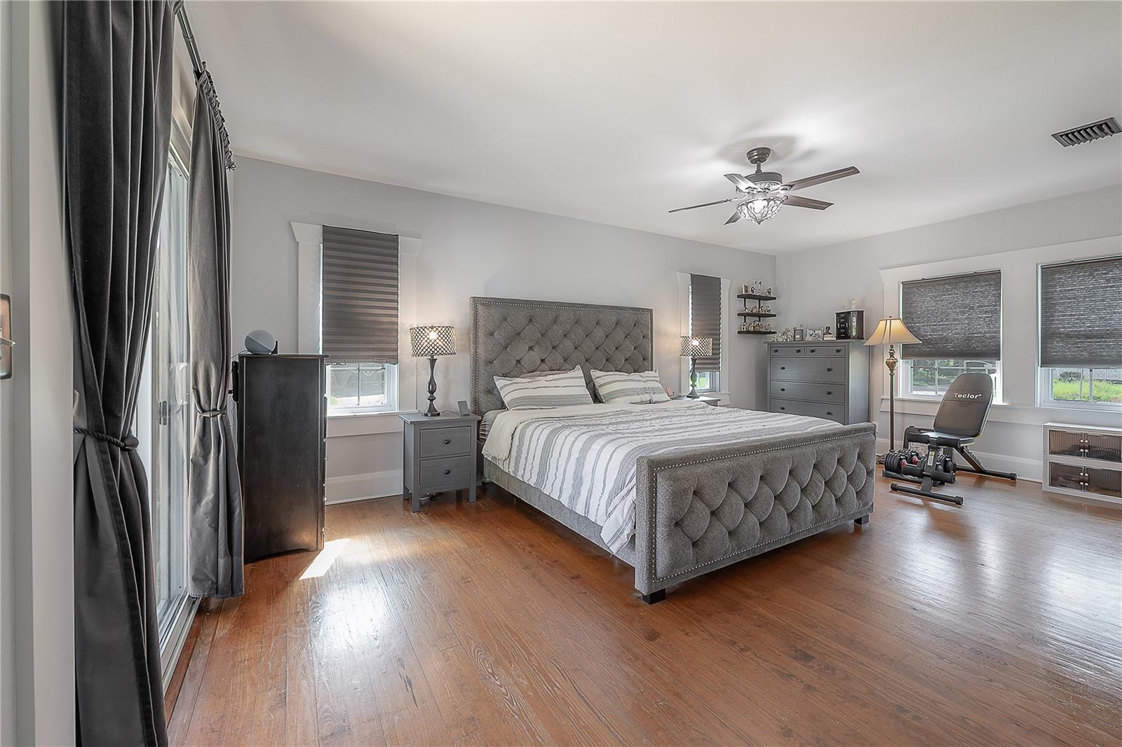 203 W FRIERSON AVE — photo 23