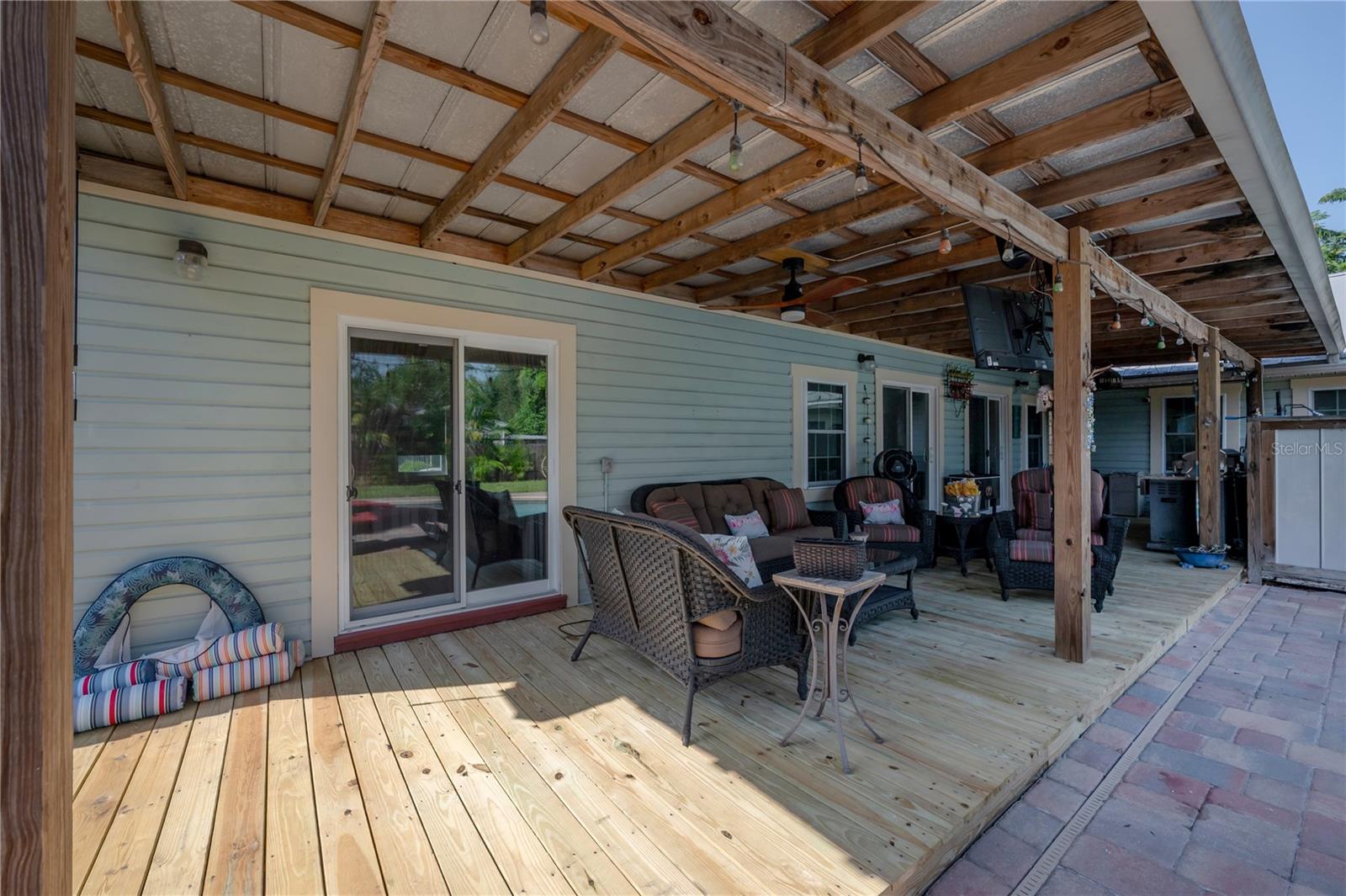 203 W FRIERSON AVE — photo 47