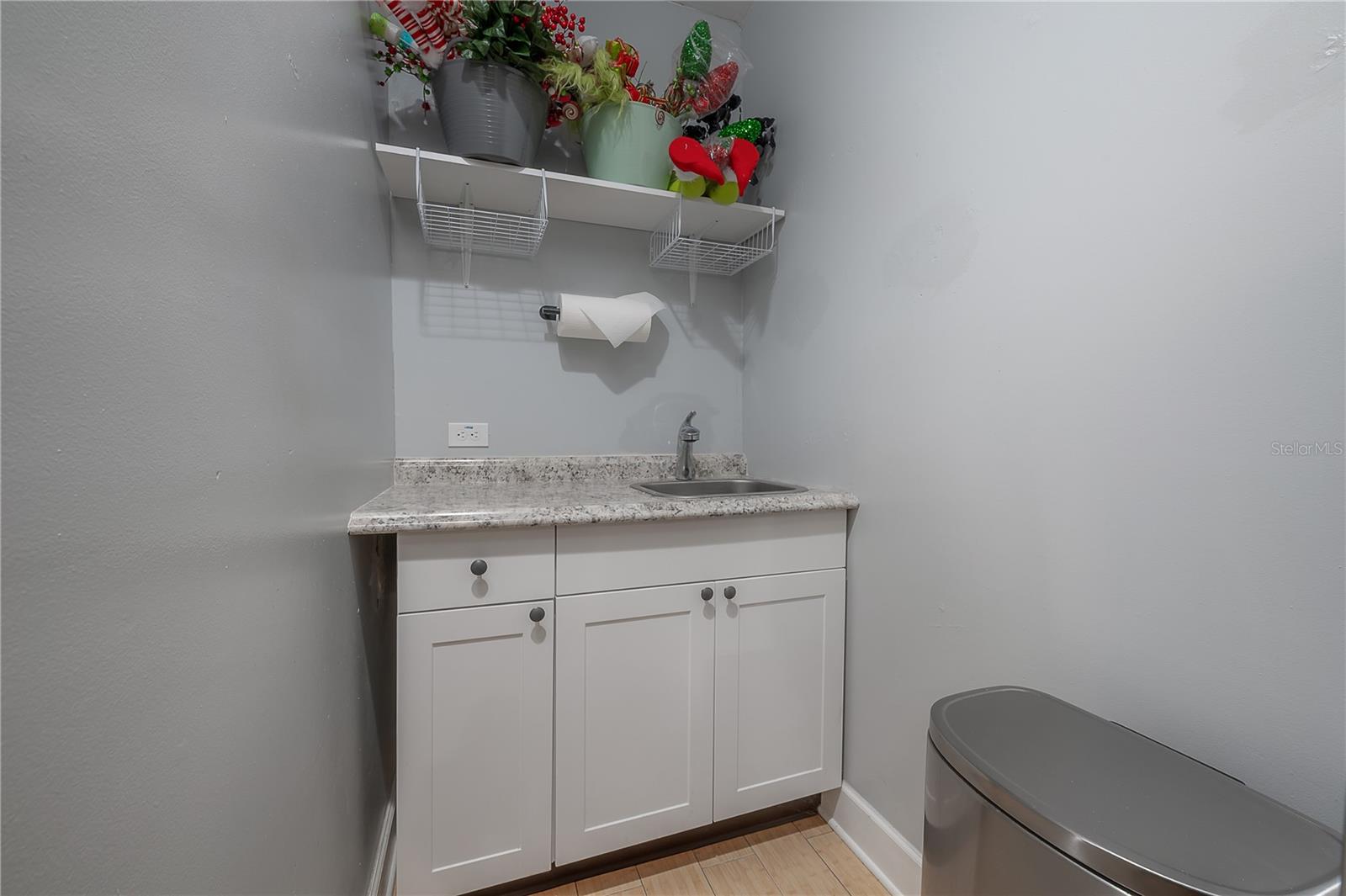 203 W FRIERSON AVE — photo 54