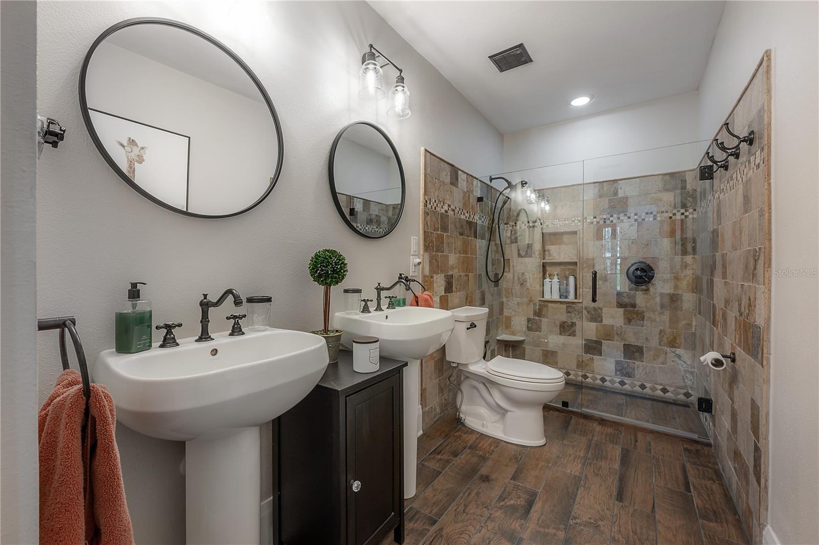203 W FRIERSON AVE — photo 36