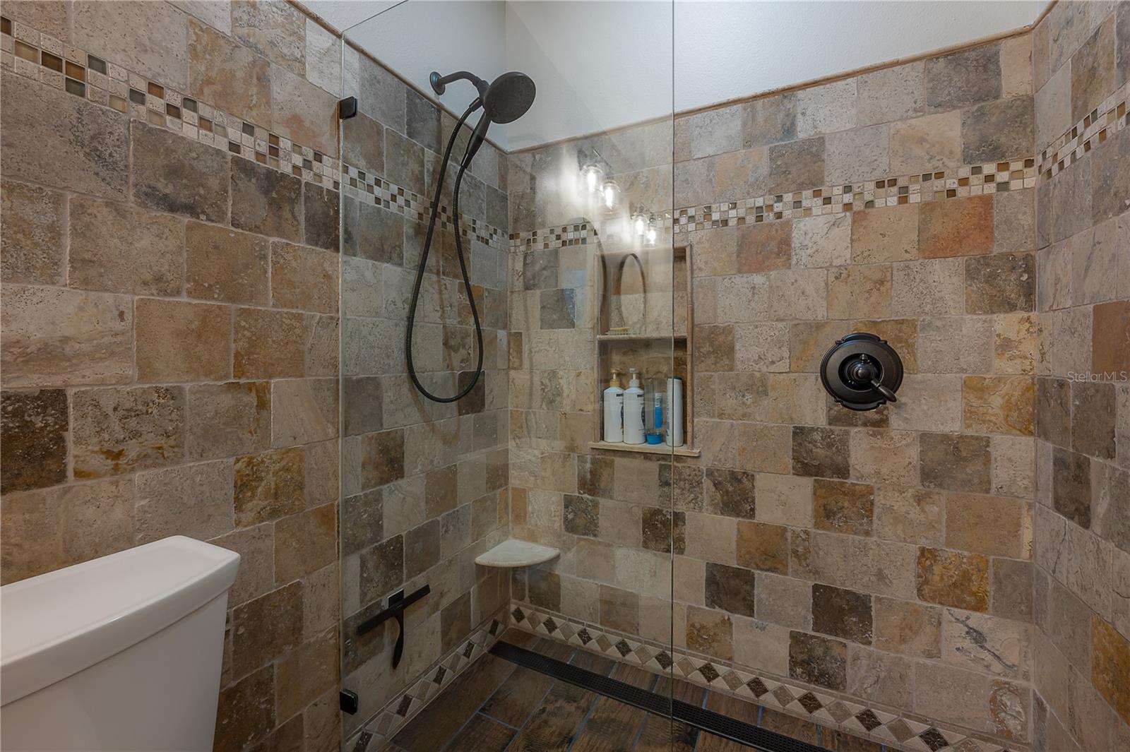203 W FRIERSON AVE — photo 37