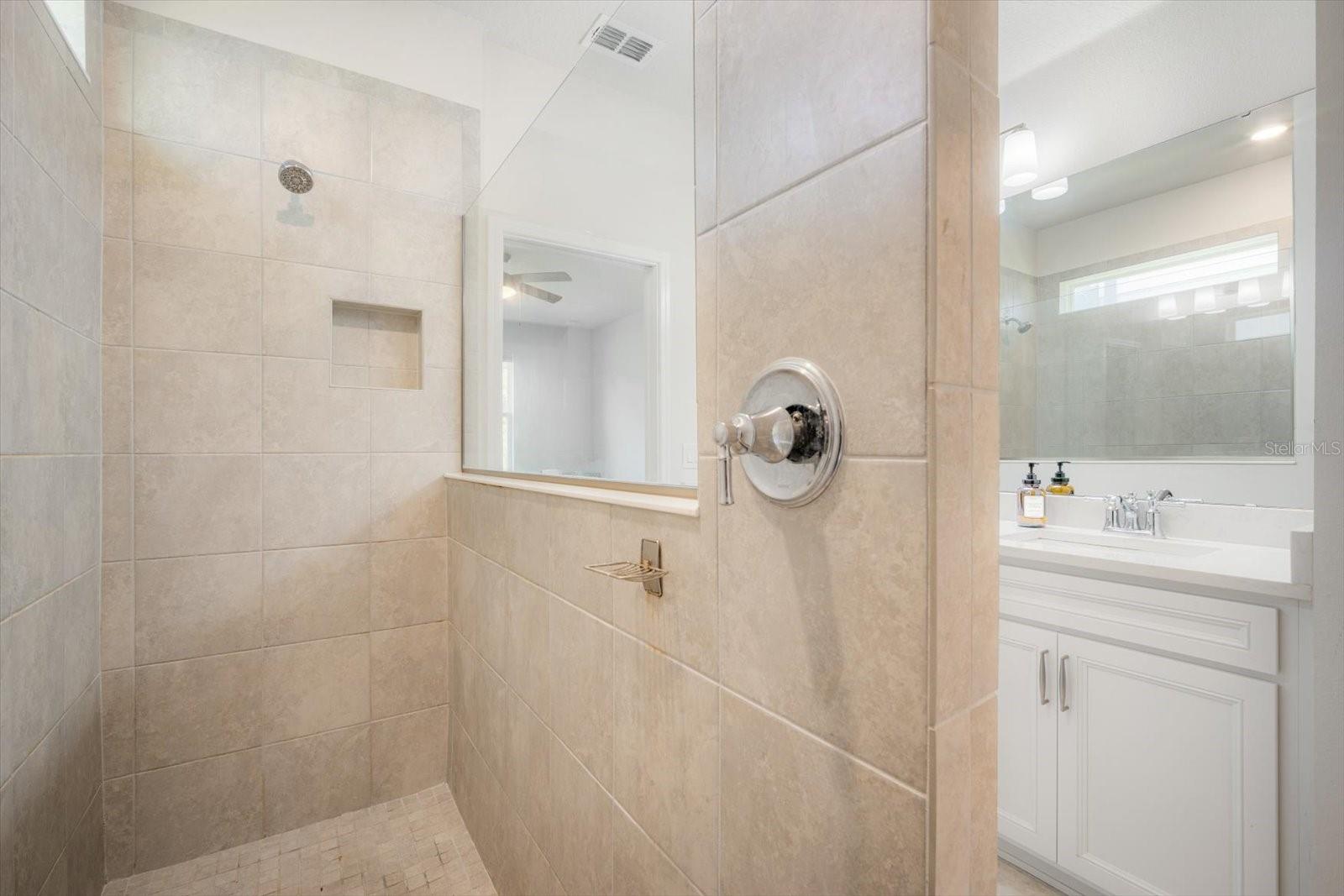 13157 PEACHLEAF AVE — photo 11