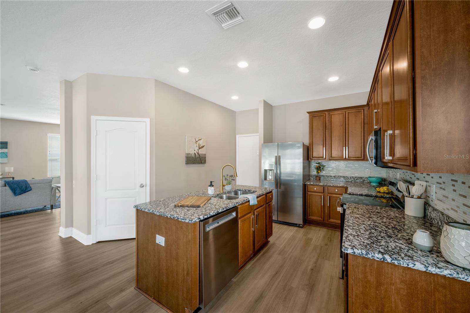 1804 SAMANTHA LN — photo 16