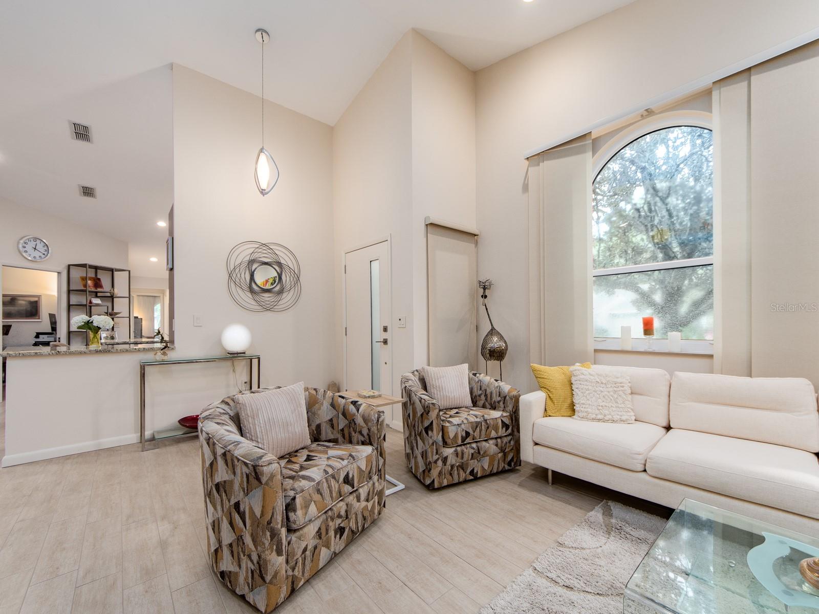 Home in PALM HARBOR — photo 5