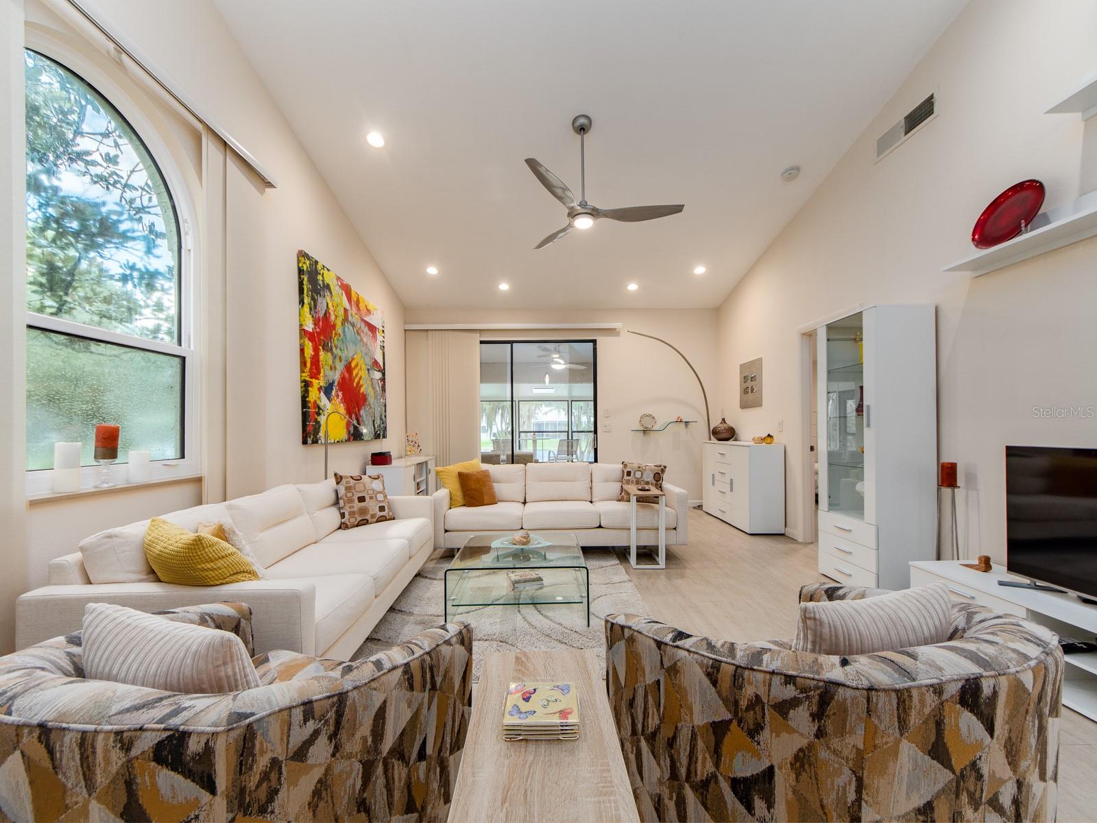 Home in PALM HARBOR — photo 9