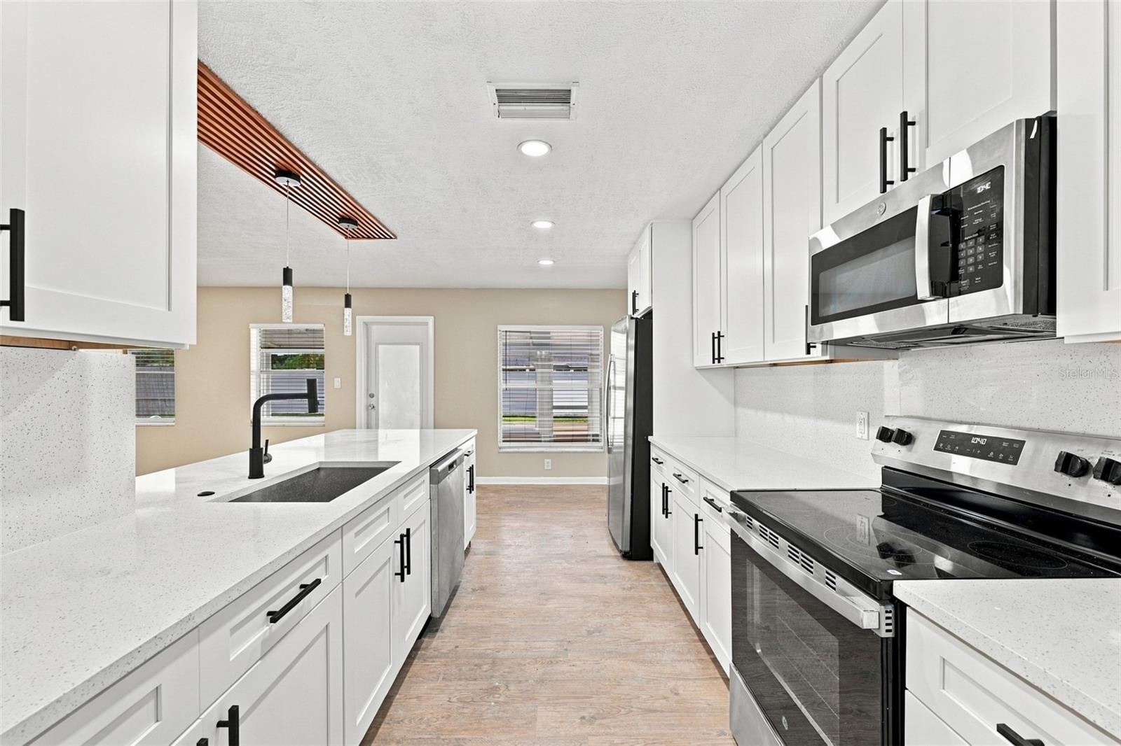 509 CLEMONS RD — photo 3