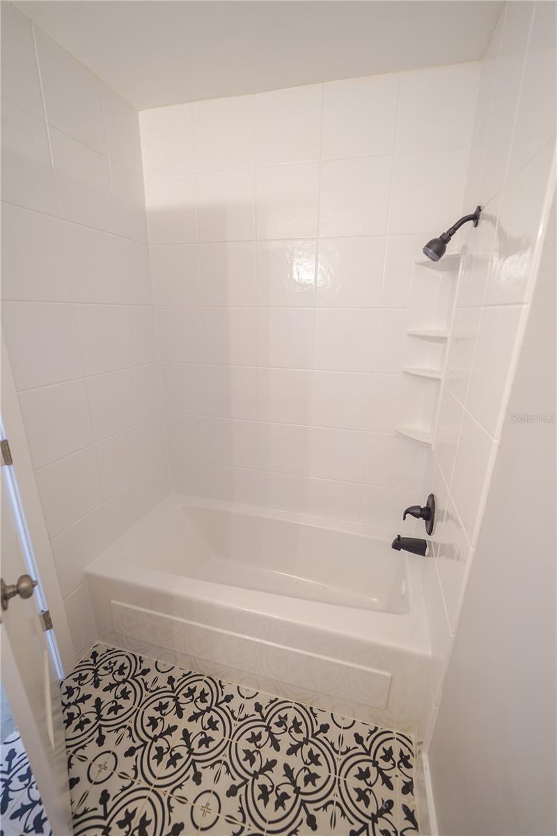 5812 LIVERPOOL DR — photo 40