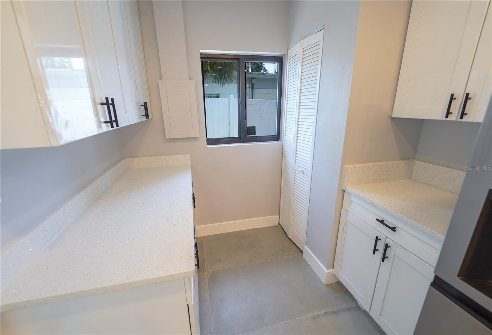 5812 LIVERPOOL DR — photo 26