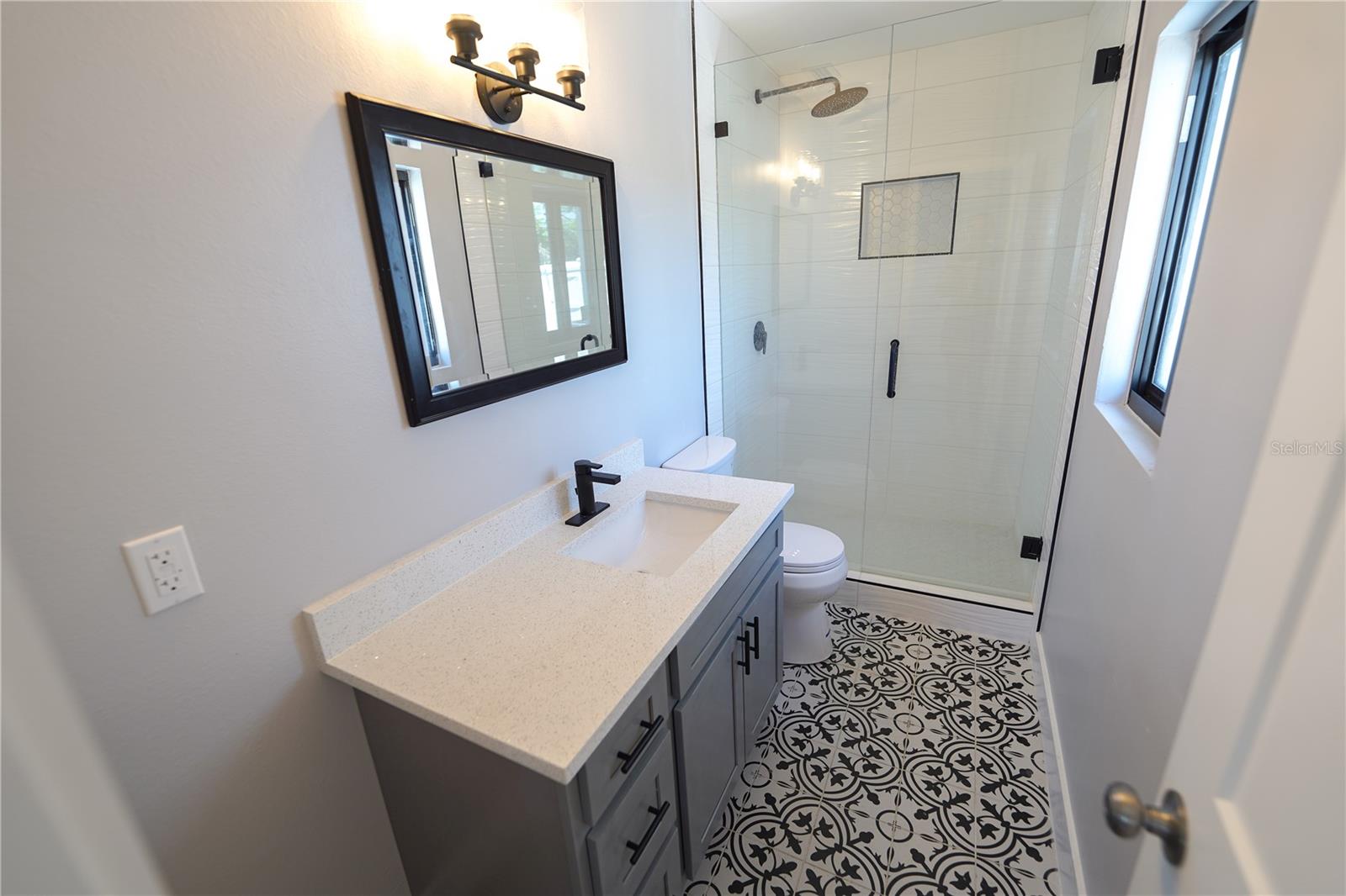 5812 LIVERPOOL DR — photo 44