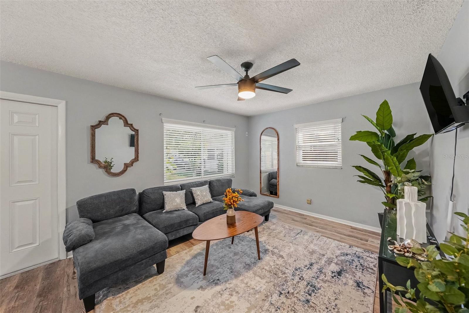 4516 W PAXTON AVE — photo 4