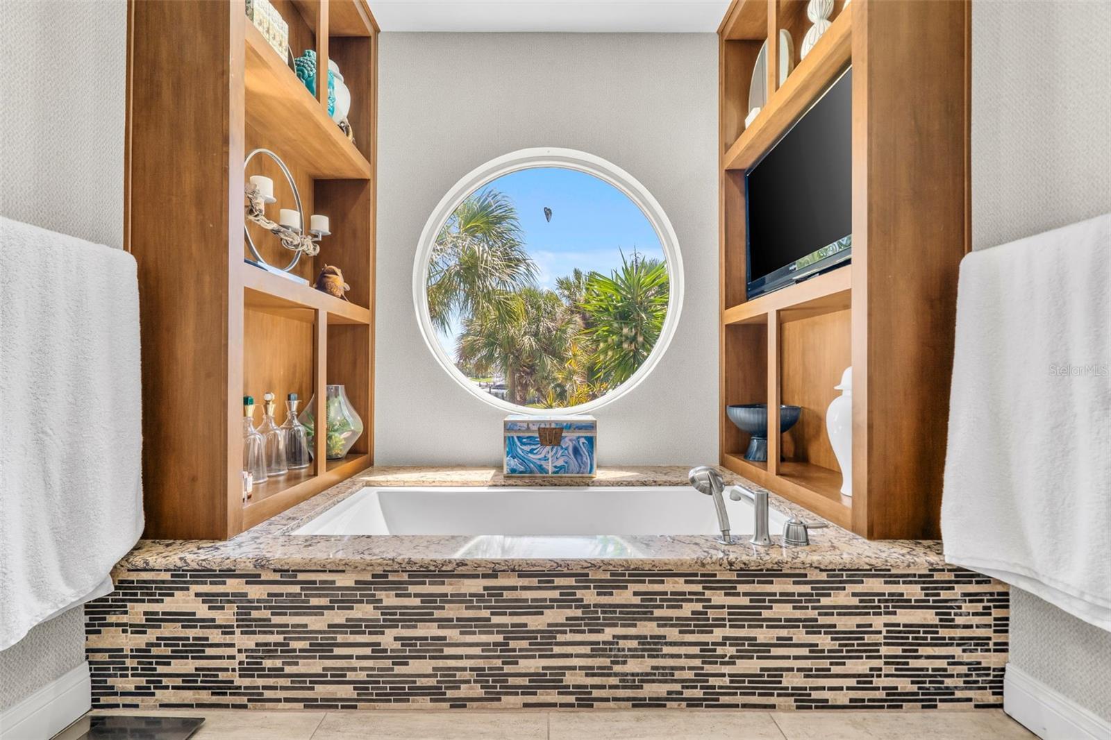 6320 PASADENA POINT BLVD — photo 35