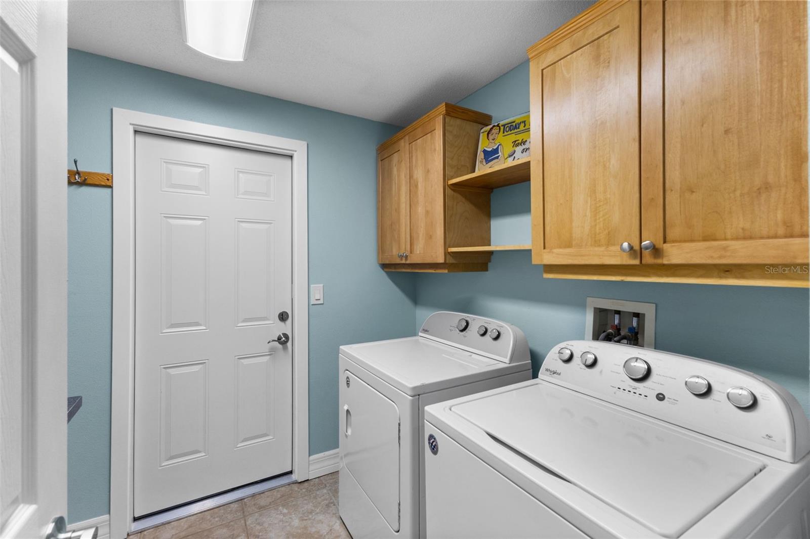 2287 CAROLYN DR — photo 21