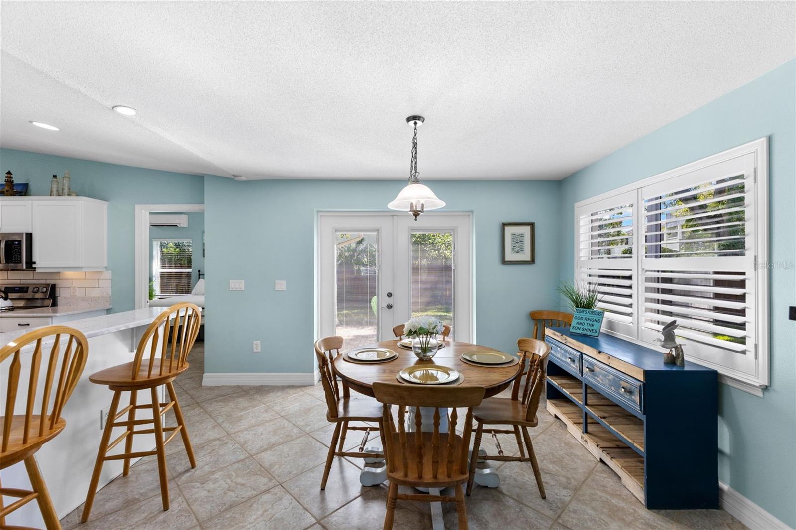 2287 CAROLYN DR — photo 10
