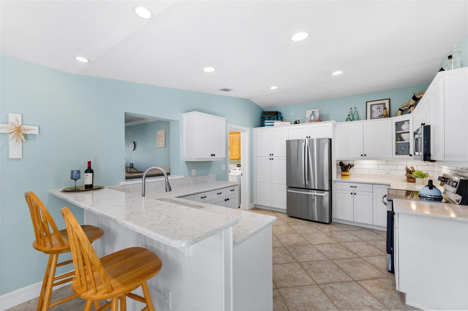 2287 CAROLYN DR — photo 9