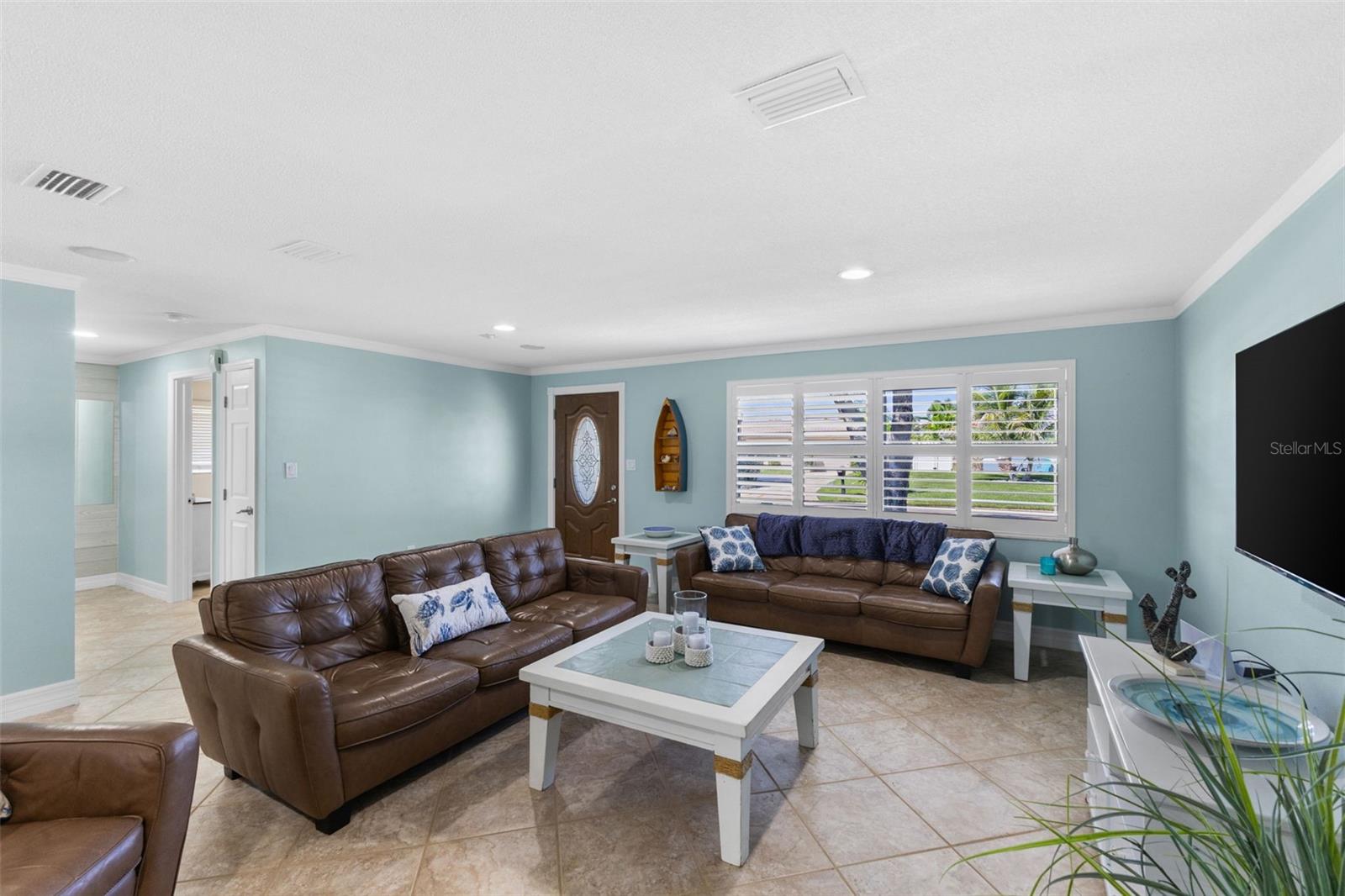2287 CAROLYN DR — photo 3
