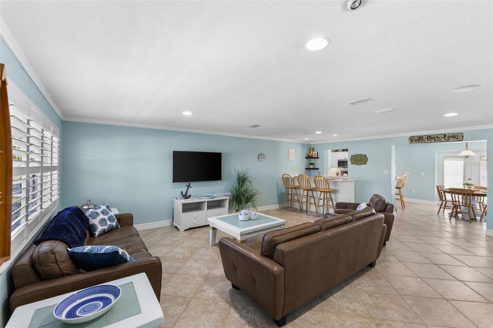 2287 CAROLYN DR — photo 5