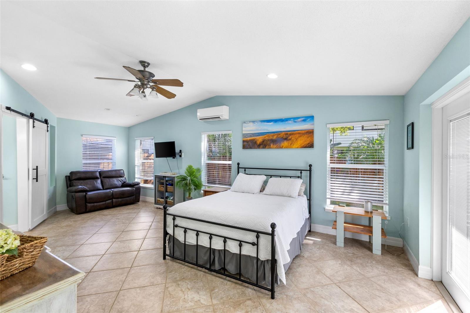 2287 CAROLYN DR — photo 13