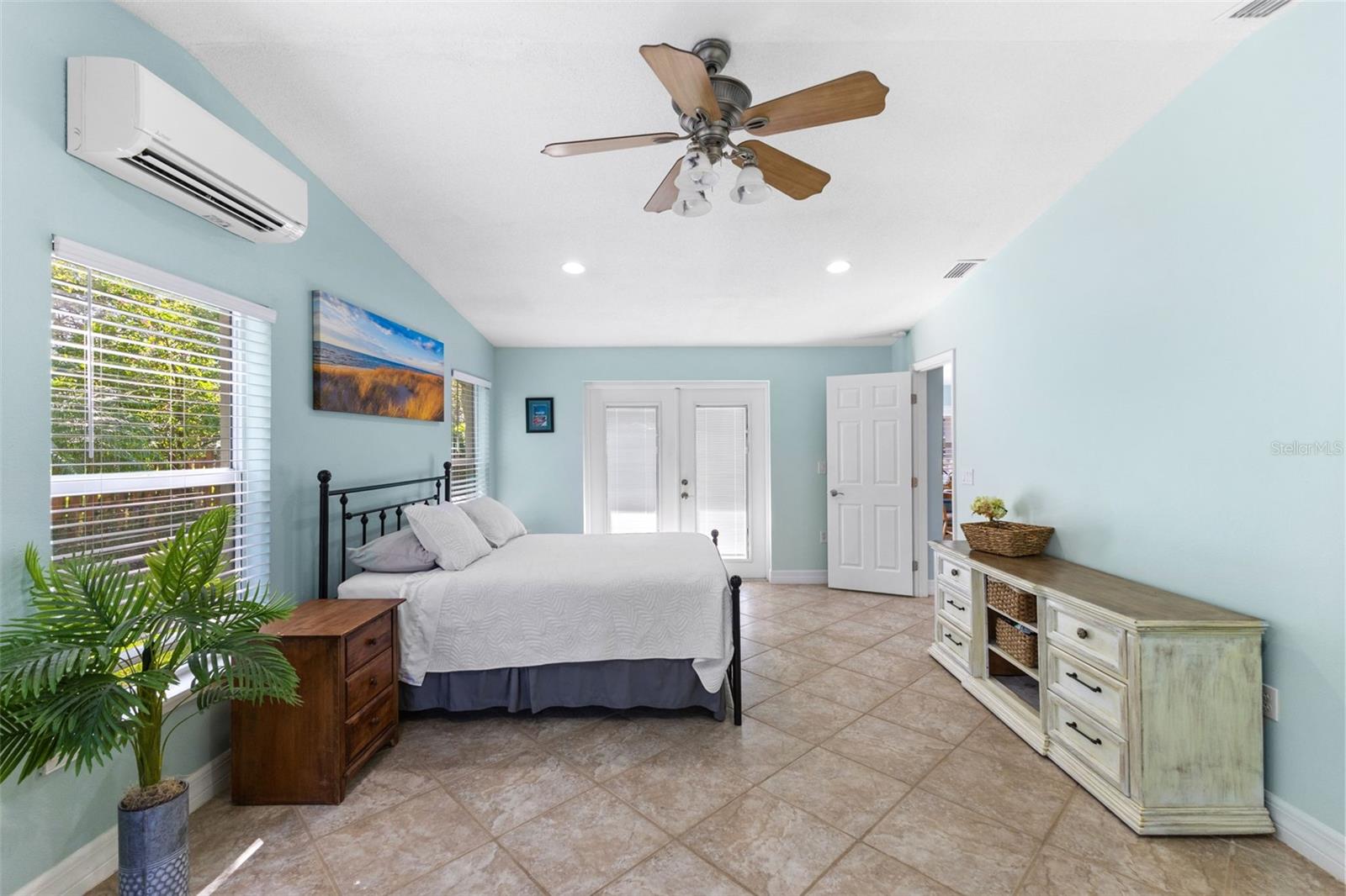 2287 CAROLYN DR — photo 14