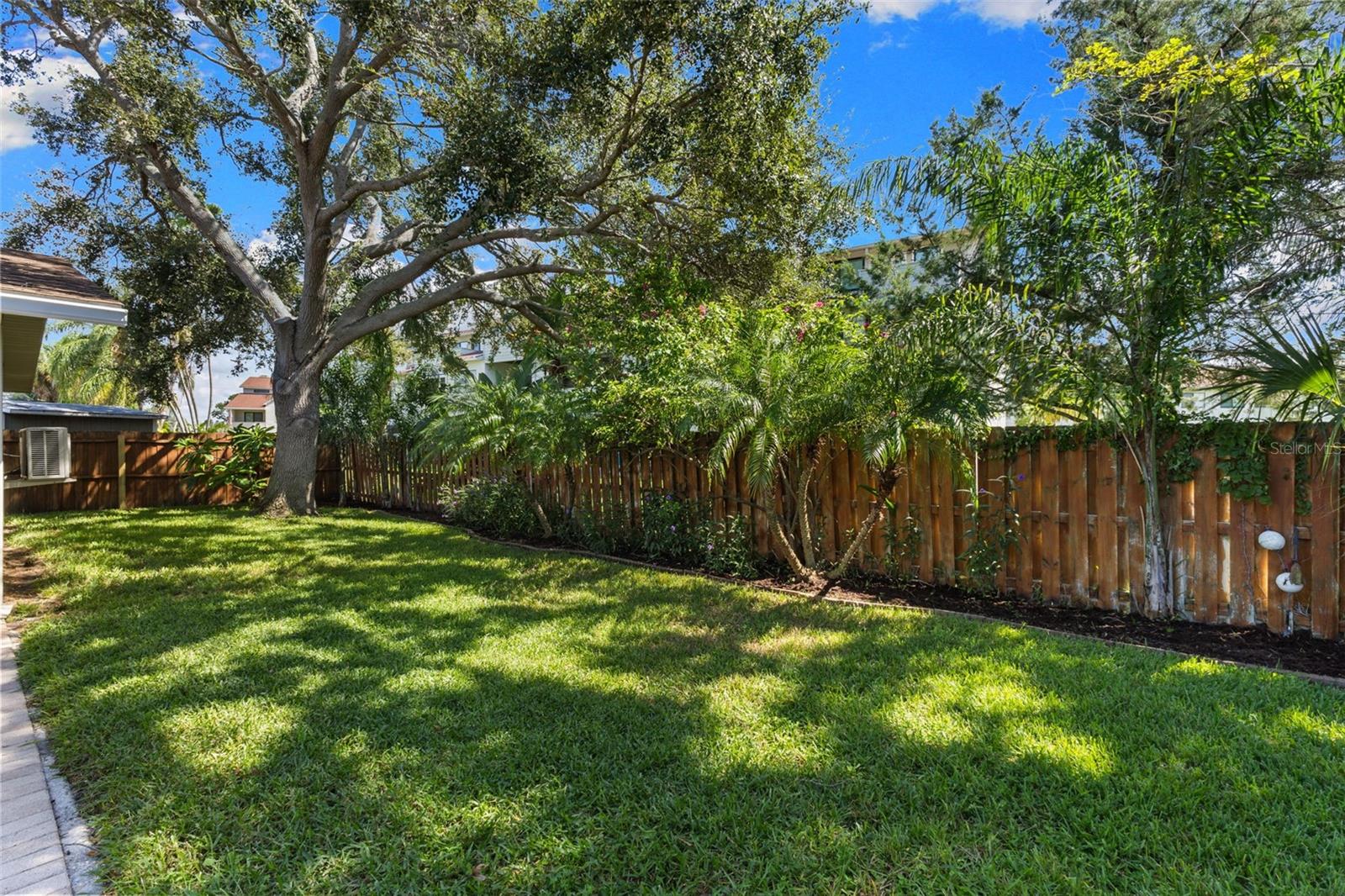 2287 CAROLYN DR — photo 24