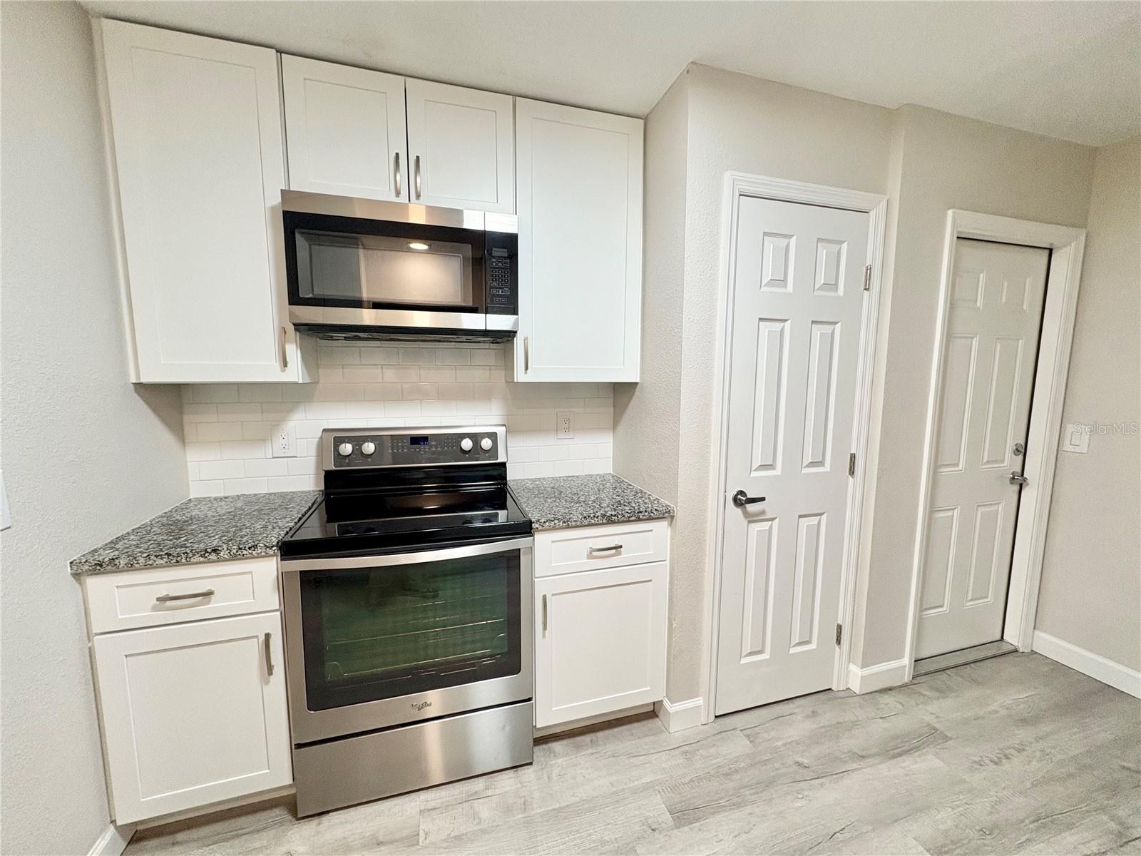 3126 SHAMROCK DR — photo 8