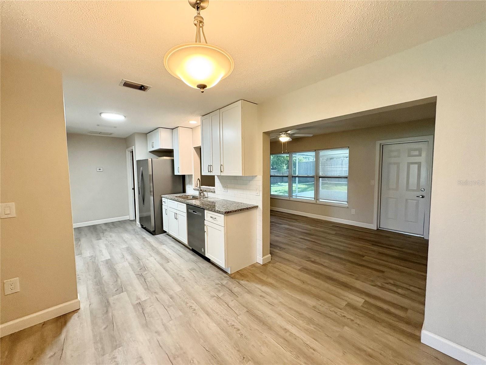 3126 SHAMROCK DR — photo 6