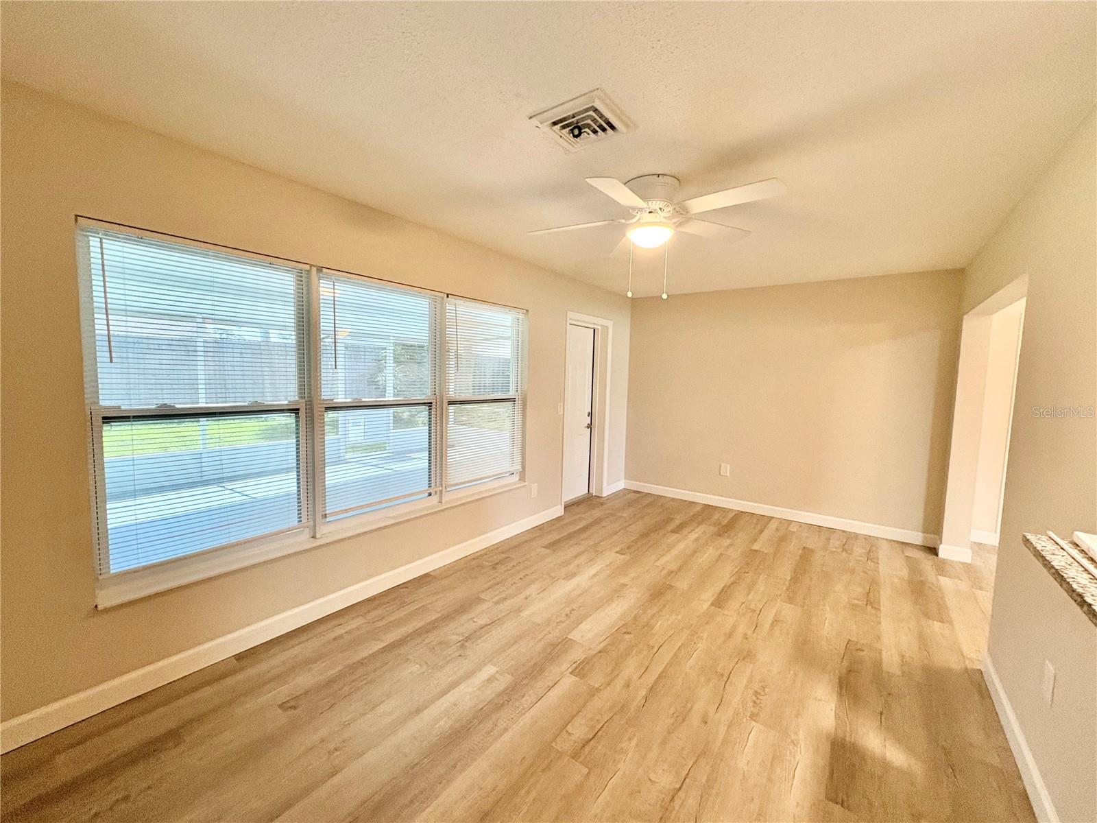 3126 SHAMROCK DR — photo 11