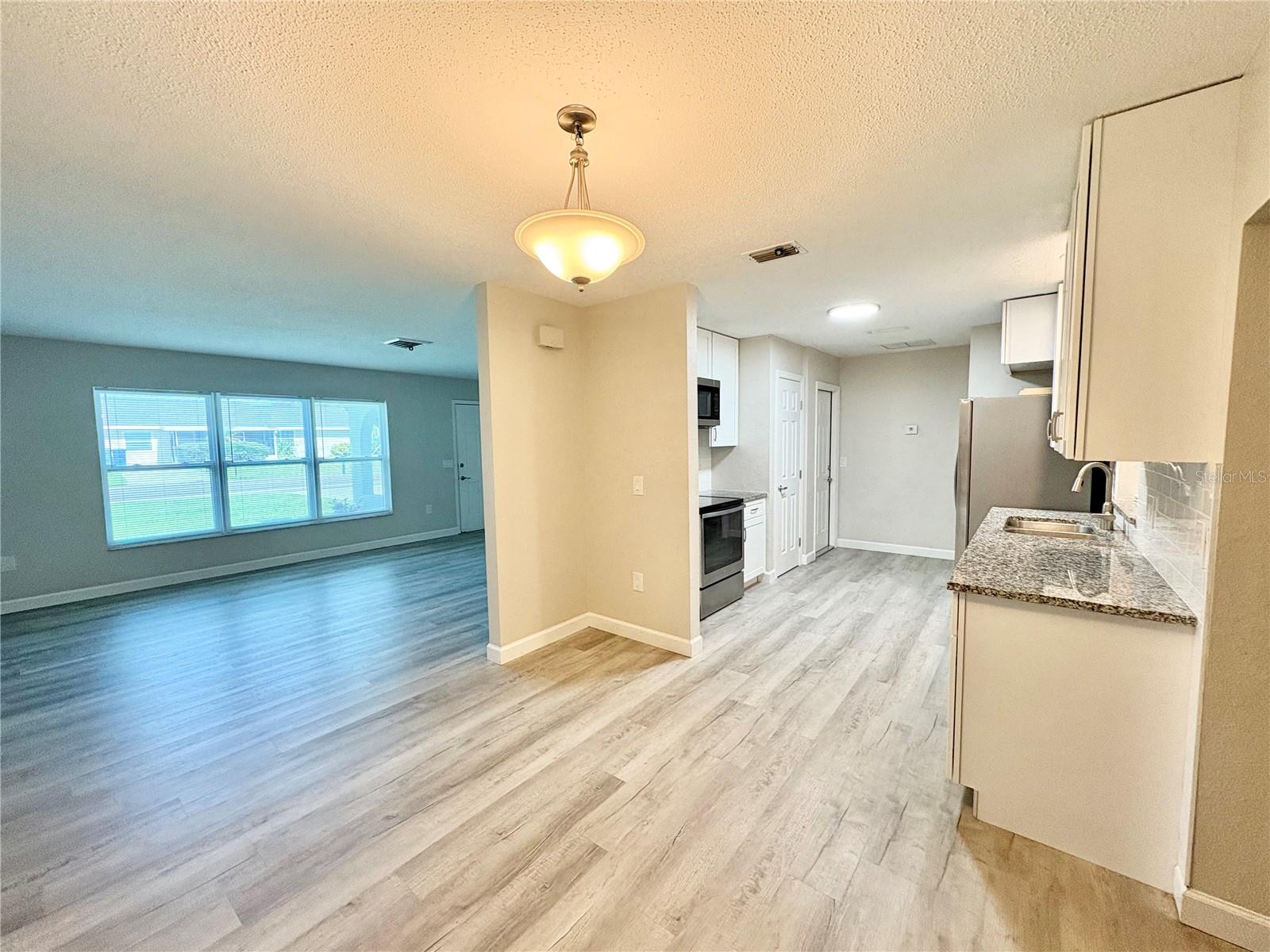 3126 SHAMROCK DR — photo 7
