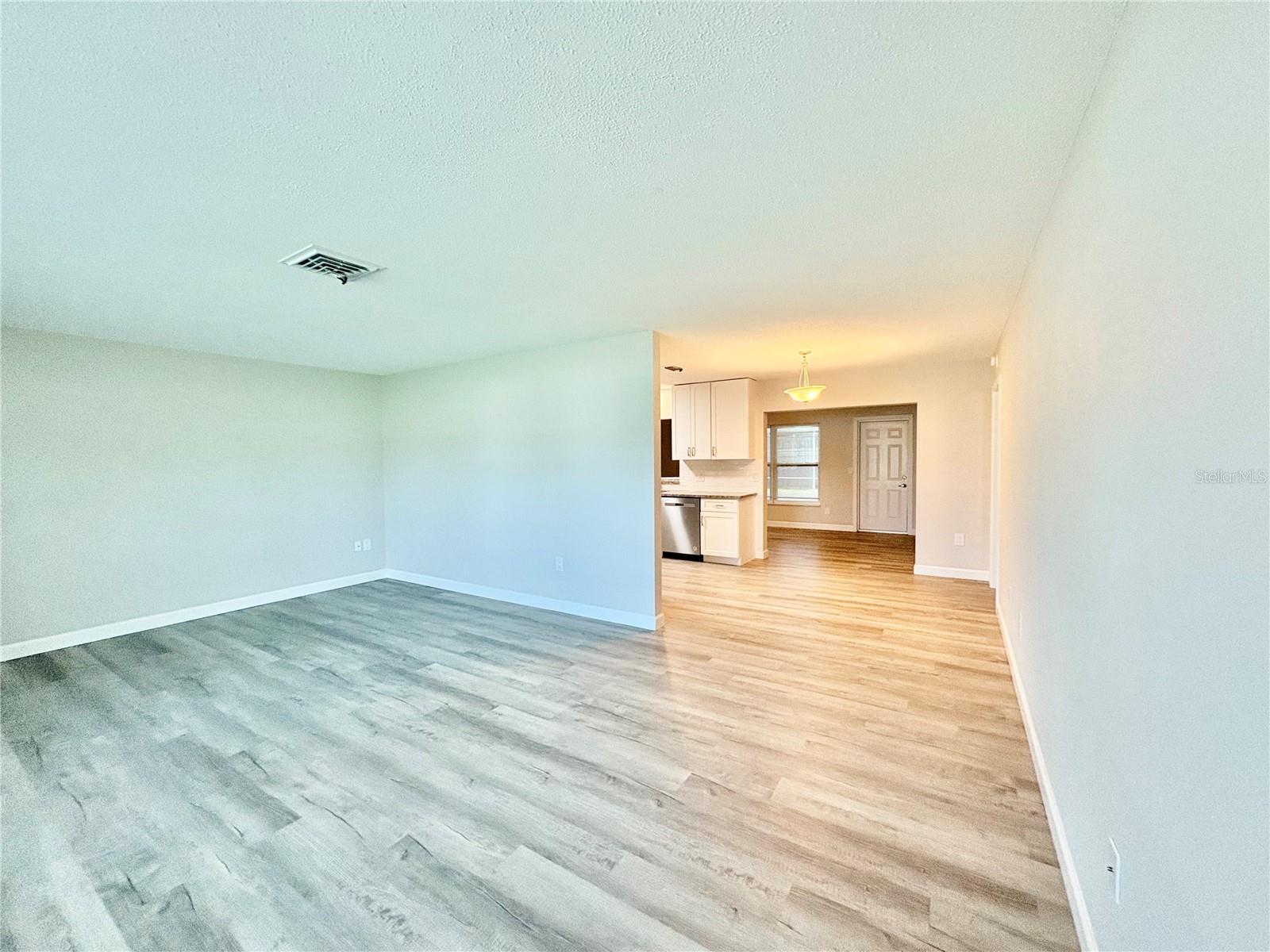 3126 SHAMROCK DR — photo 5