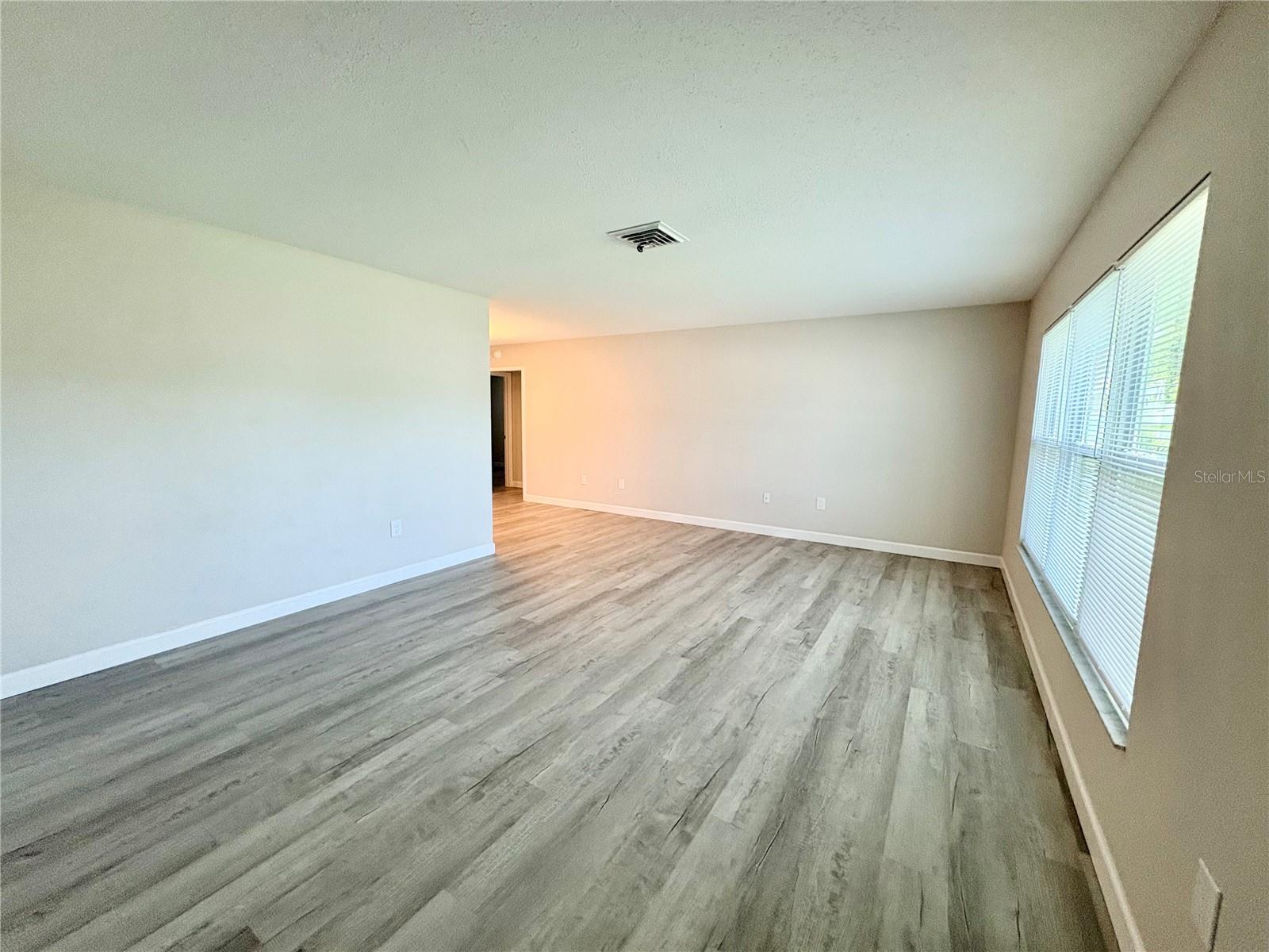 3126 SHAMROCK DR — photo 2