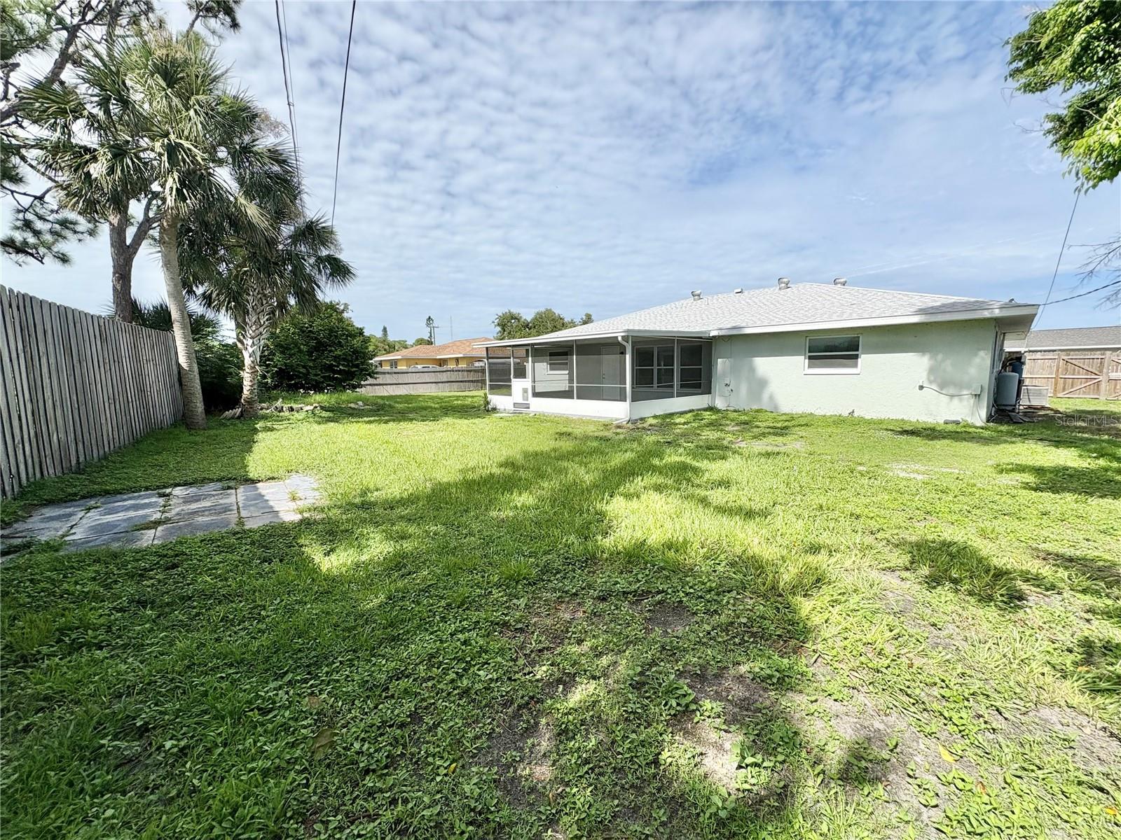 3126 SHAMROCK DR — photo 15