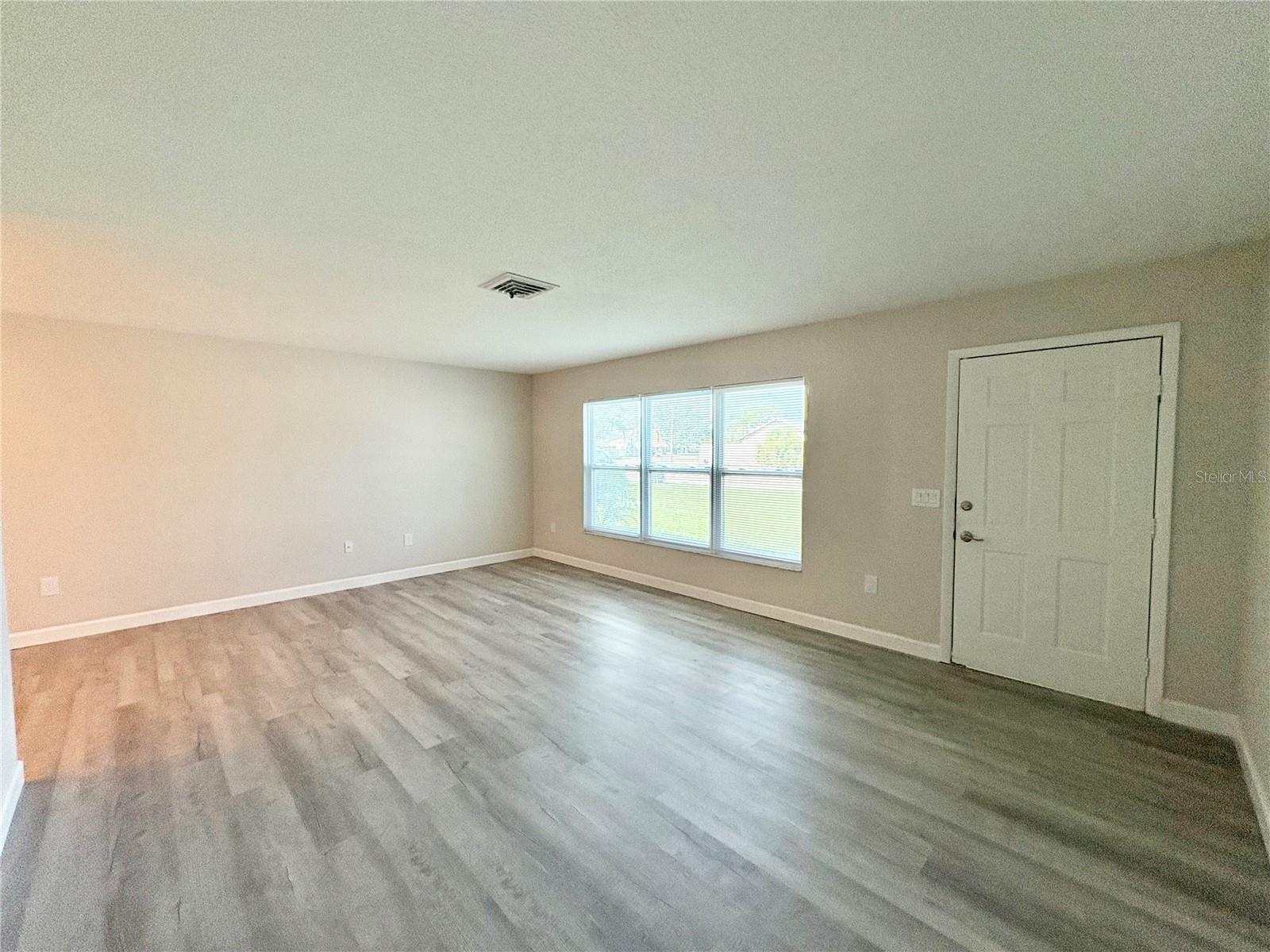 3126 SHAMROCK DR — photo 4