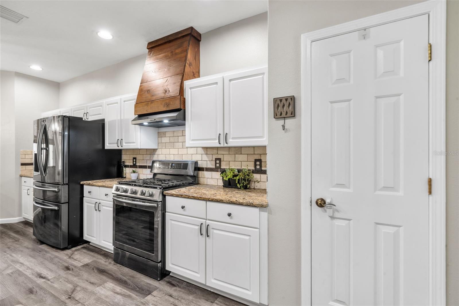 6422 BRIDGECREST DR — photo 11