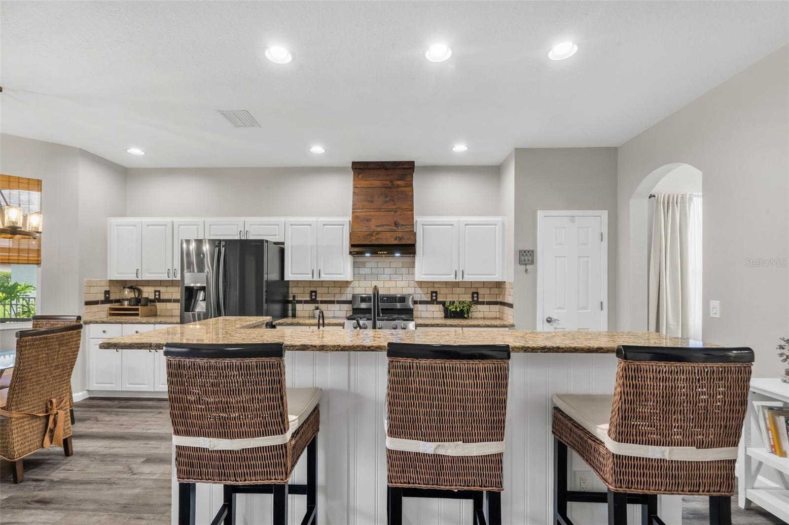 6422 BRIDGECREST DR — photo 8