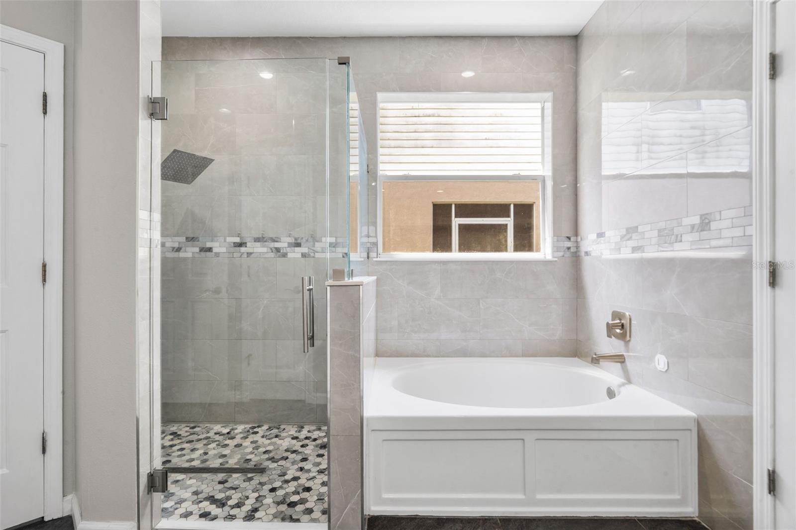 6422 BRIDGECREST DR — photo 22
