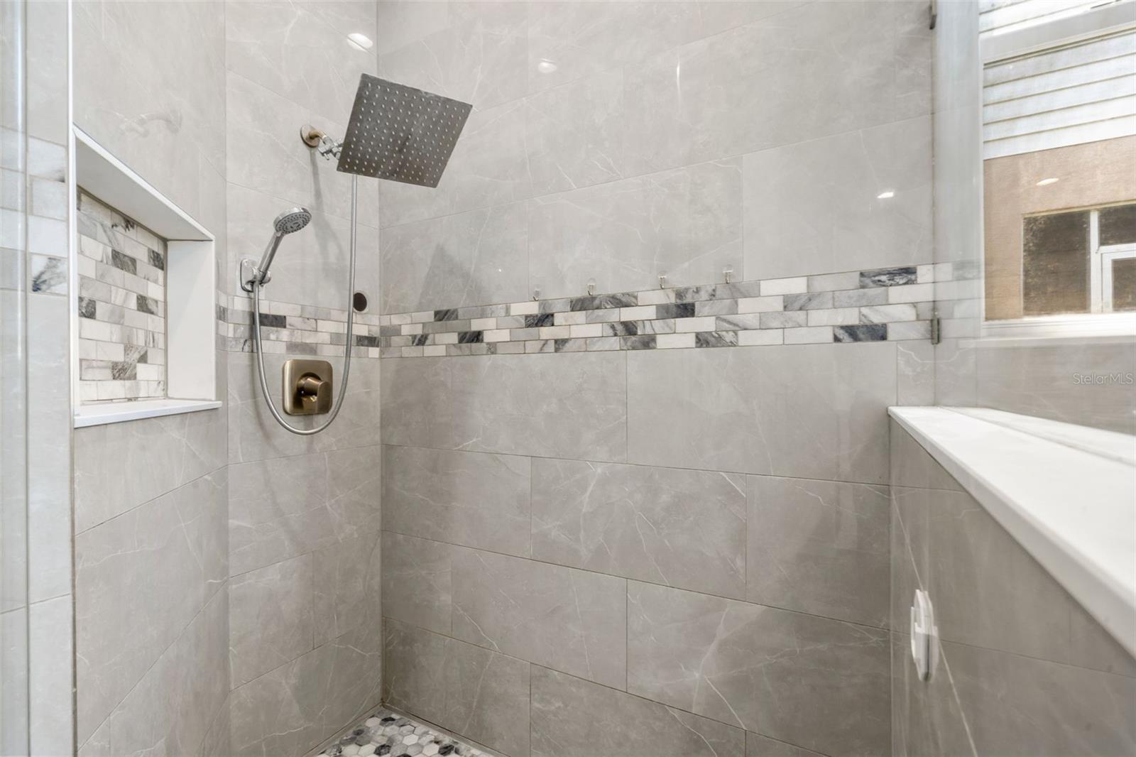 6422 BRIDGECREST DR — photo 23