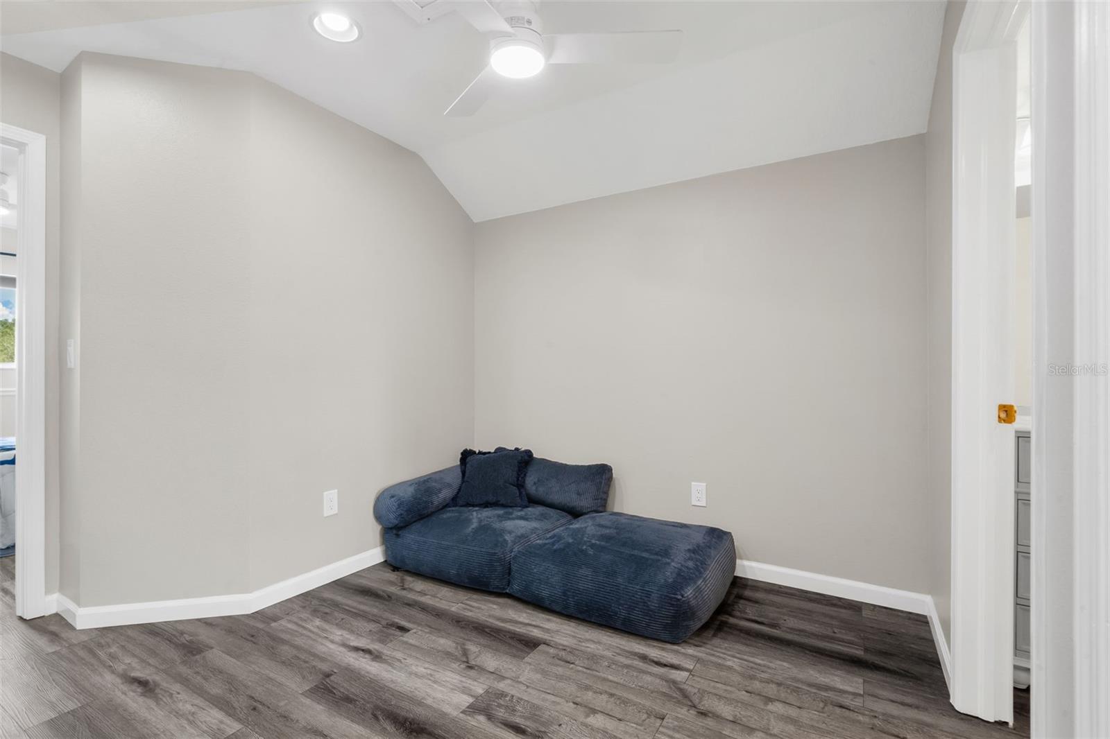 6422 BRIDGECREST DR — photo 31