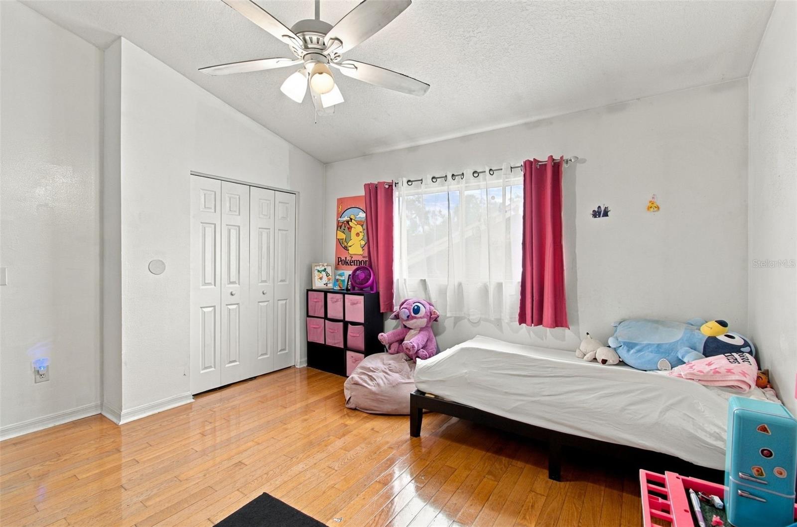8102 STONEFIELD — photo 32