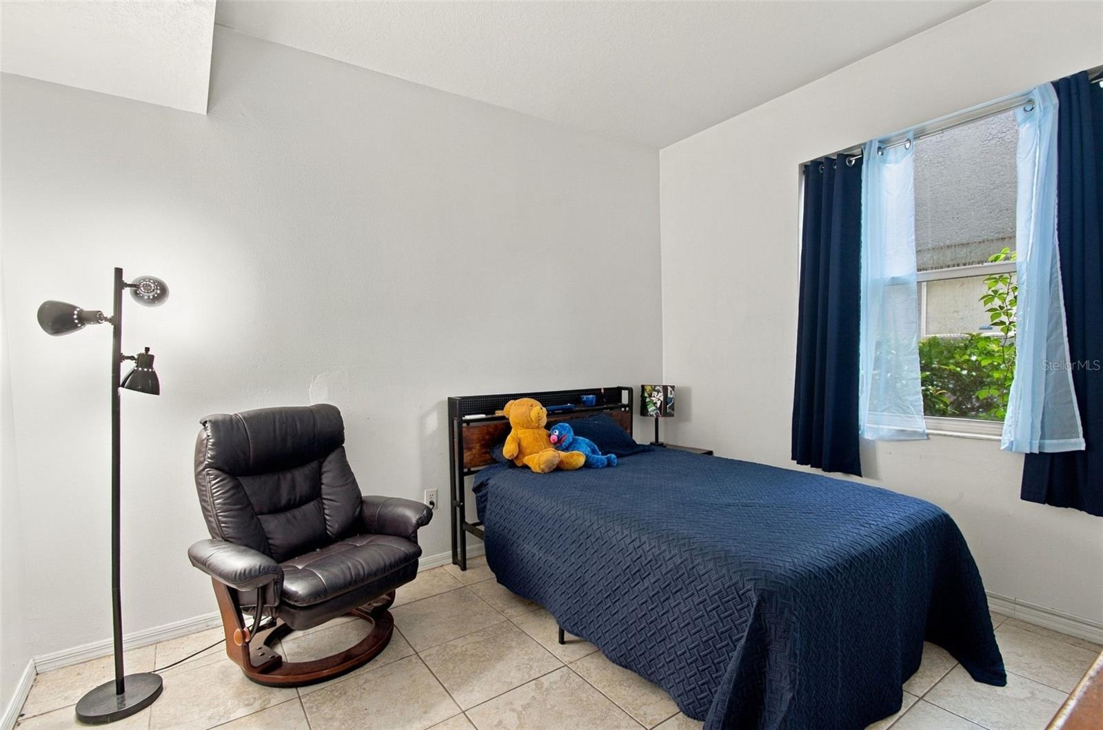 8102 STONEFIELD — photo 20