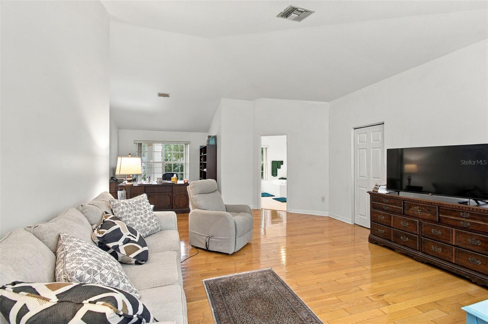 8102 STONEFIELD — photo 24