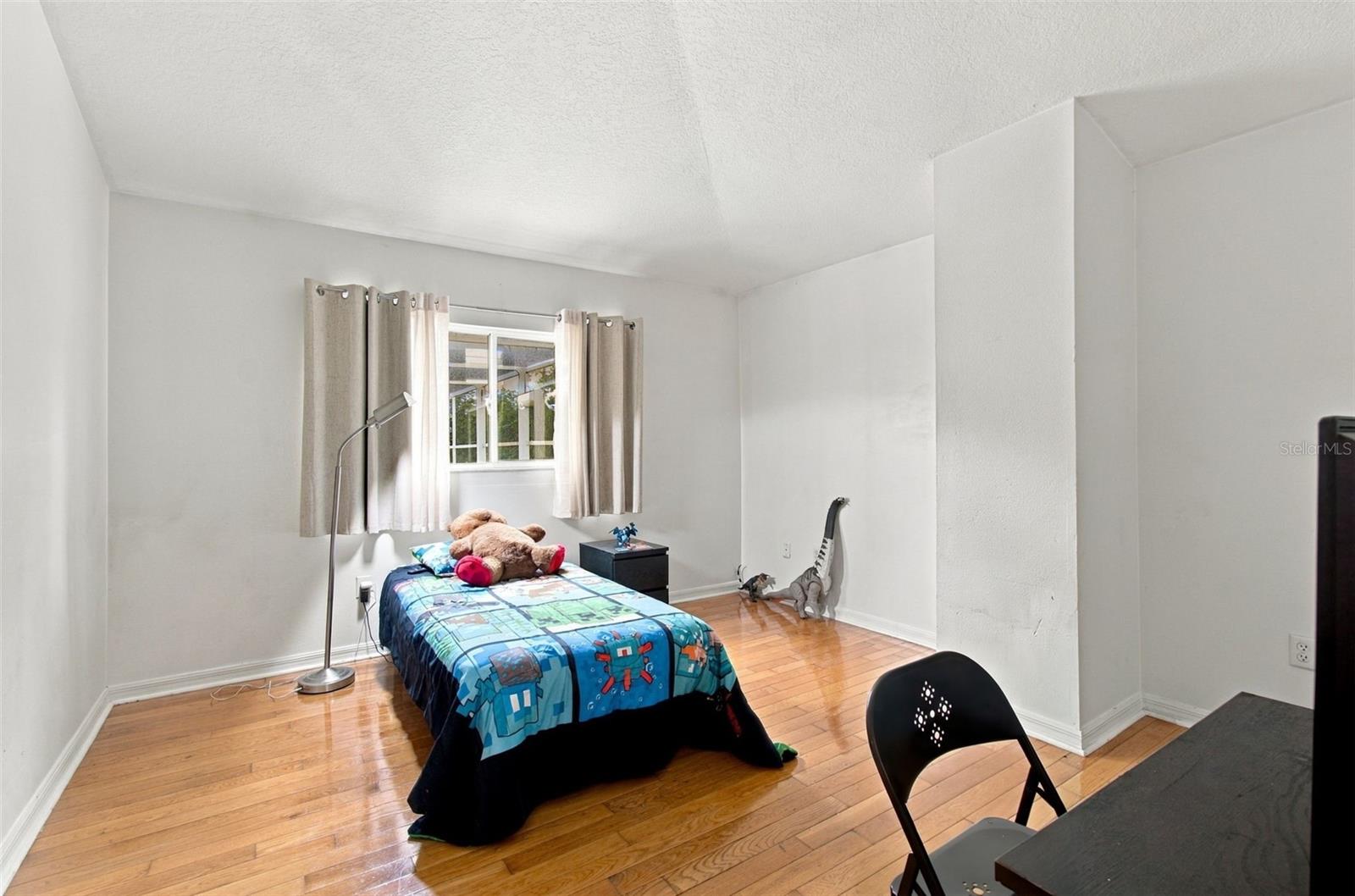 8102 STONEFIELD — photo 30