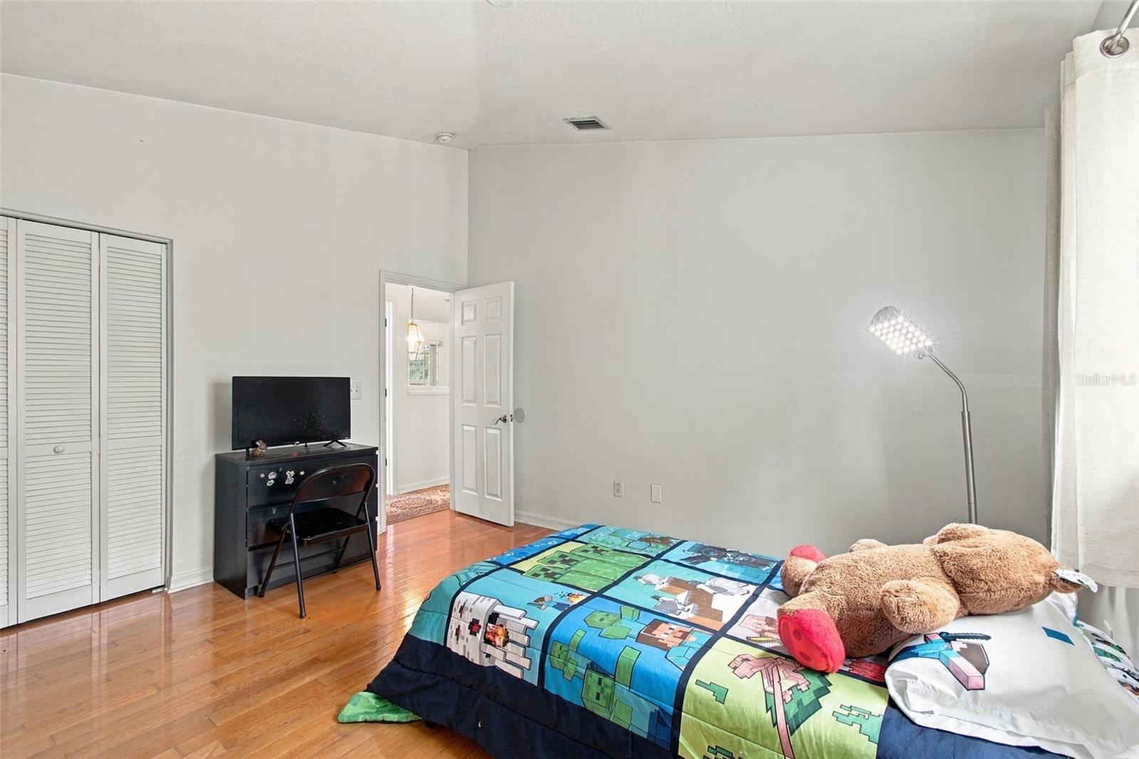 8102 STONEFIELD — photo 29