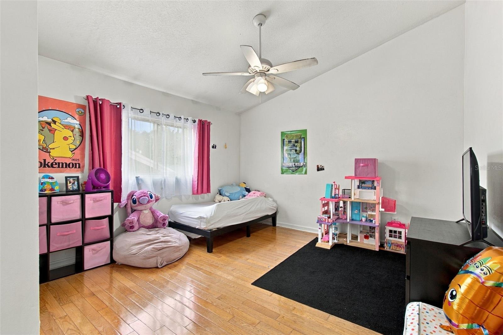 8102 STONEFIELD — photo 31
