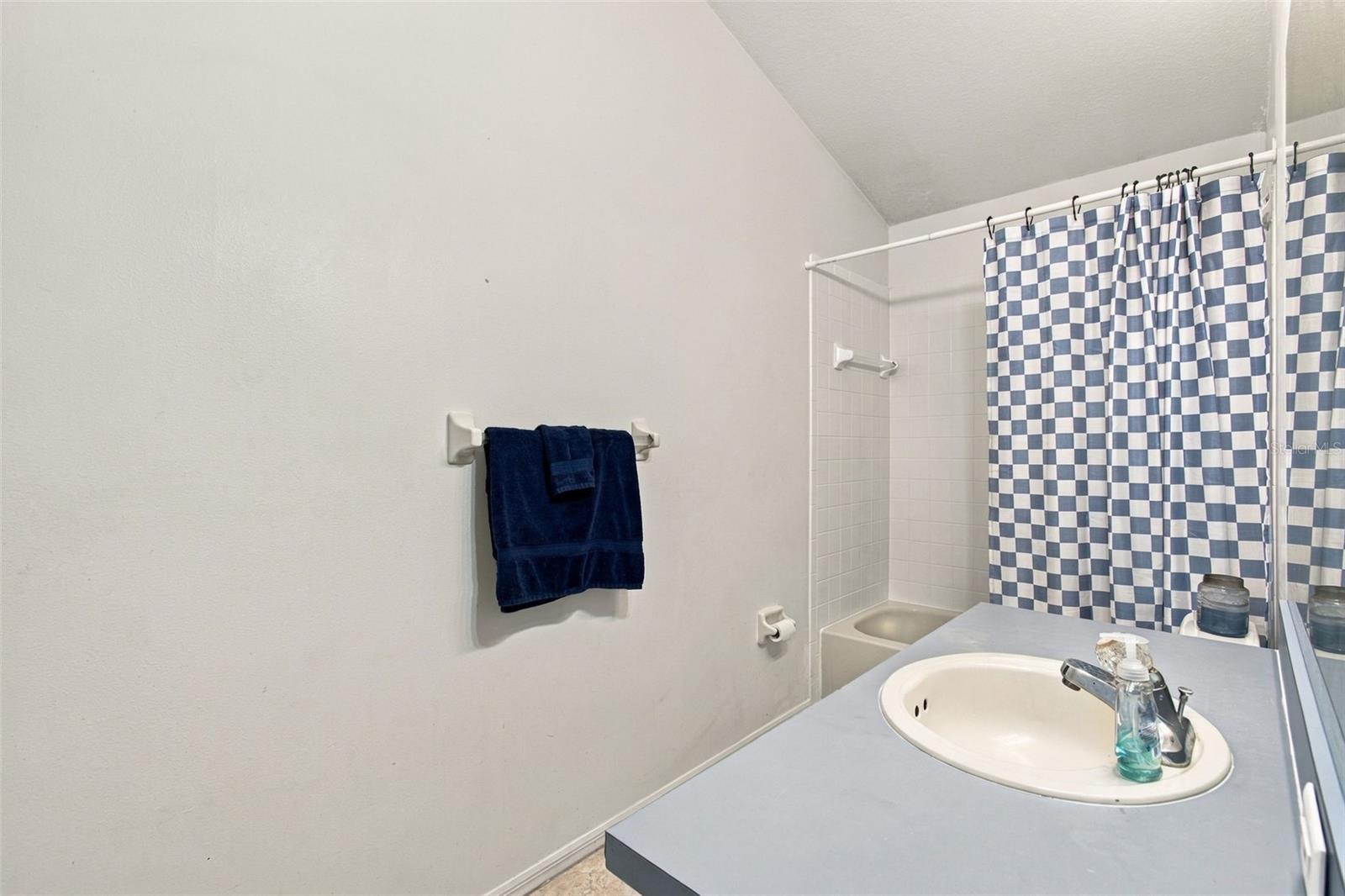 8102 STONEFIELD — photo 40