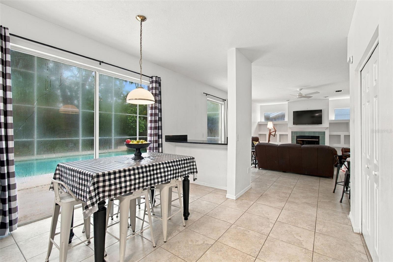 8102 STONEFIELD — photo 14