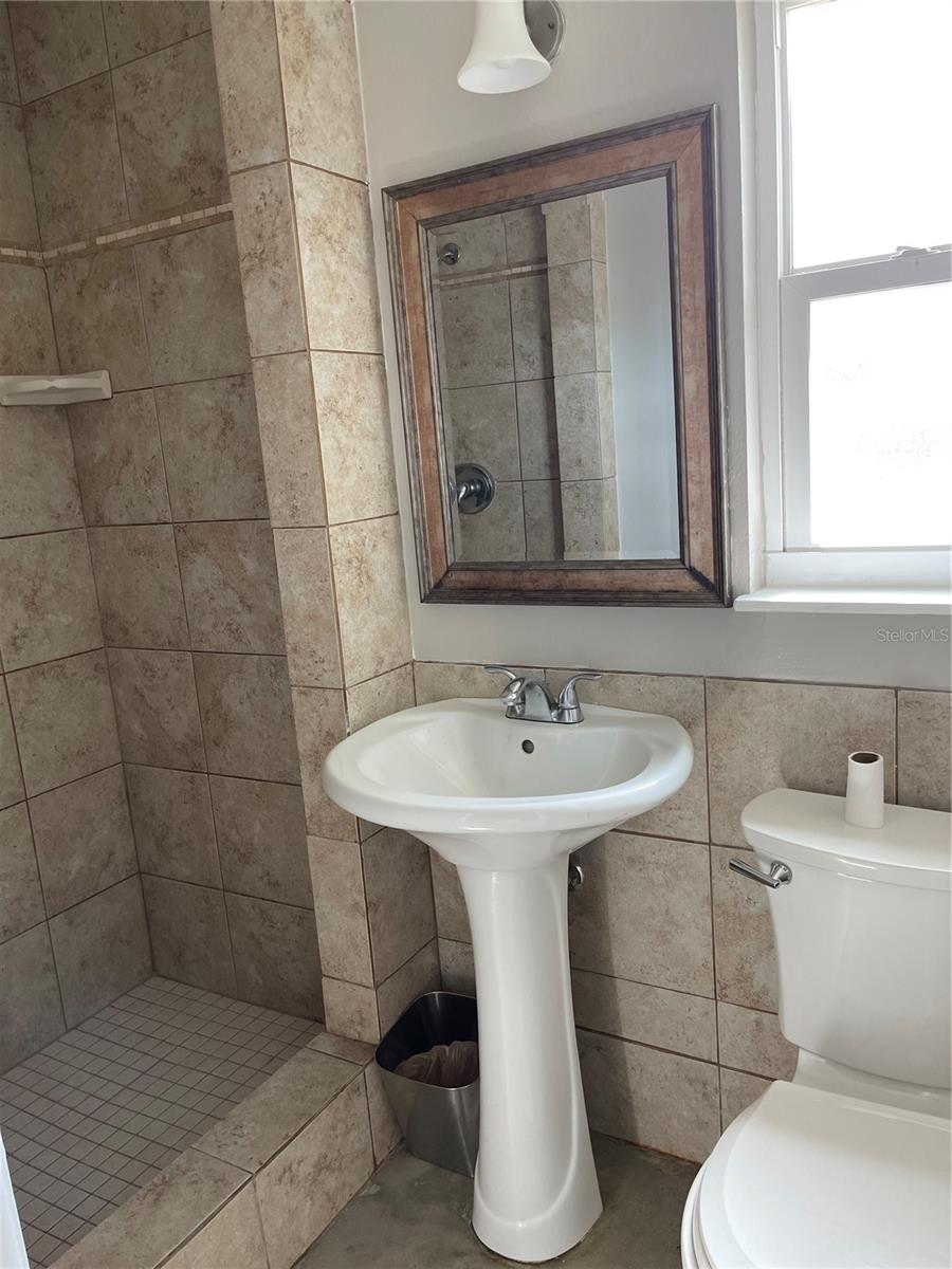 330 BEVERLY RD — photo 10