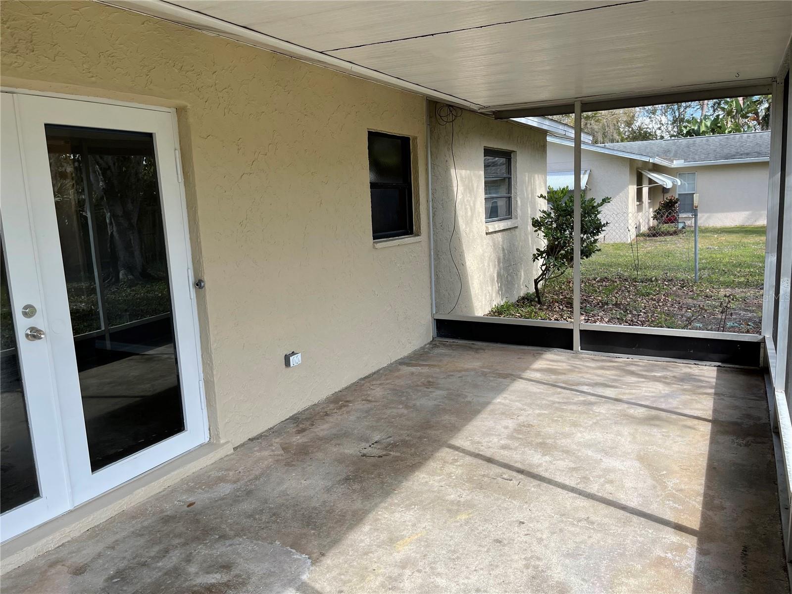 330 BEVERLY RD — photo 11
