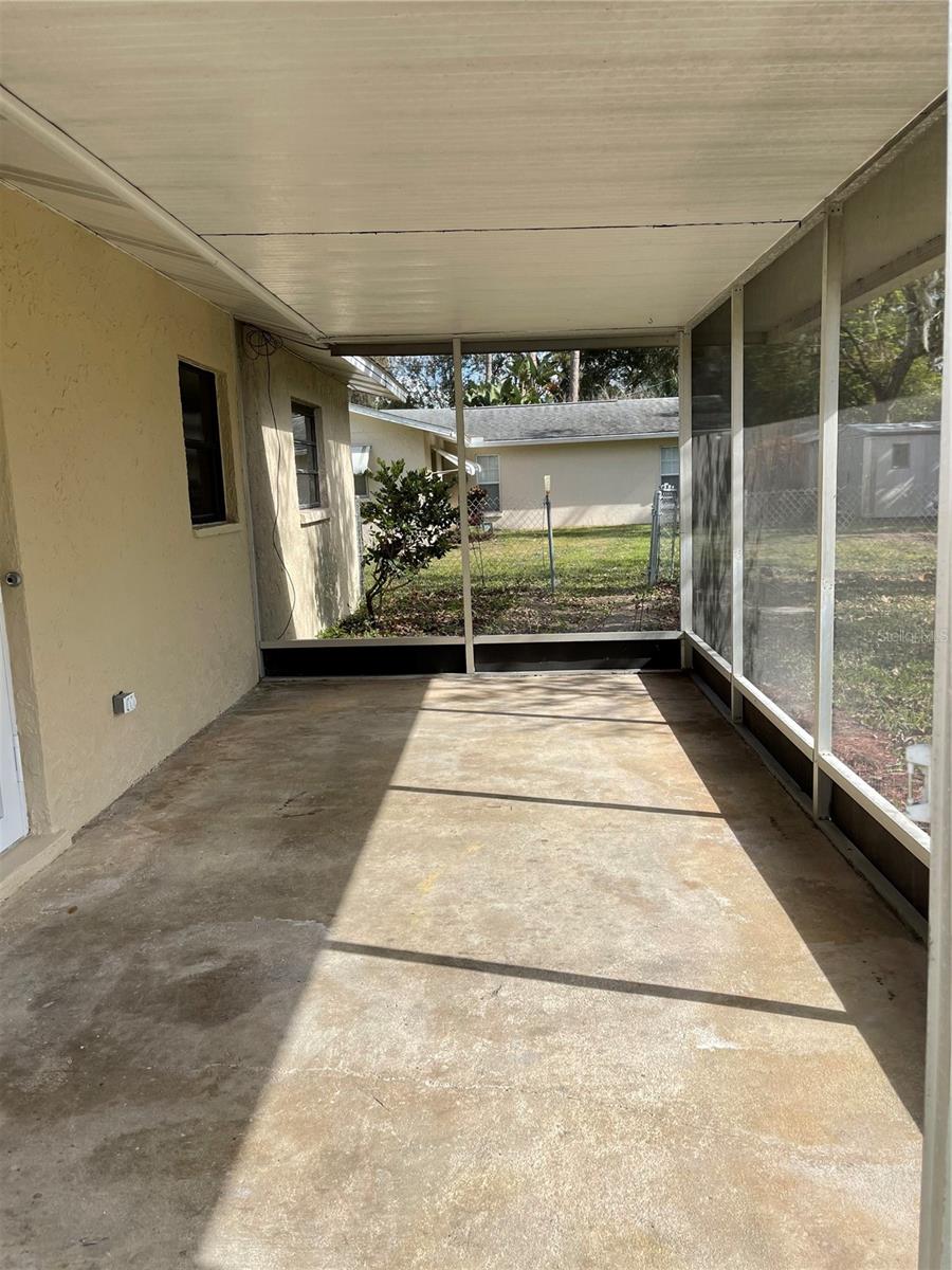 330 BEVERLY RD — photo 12